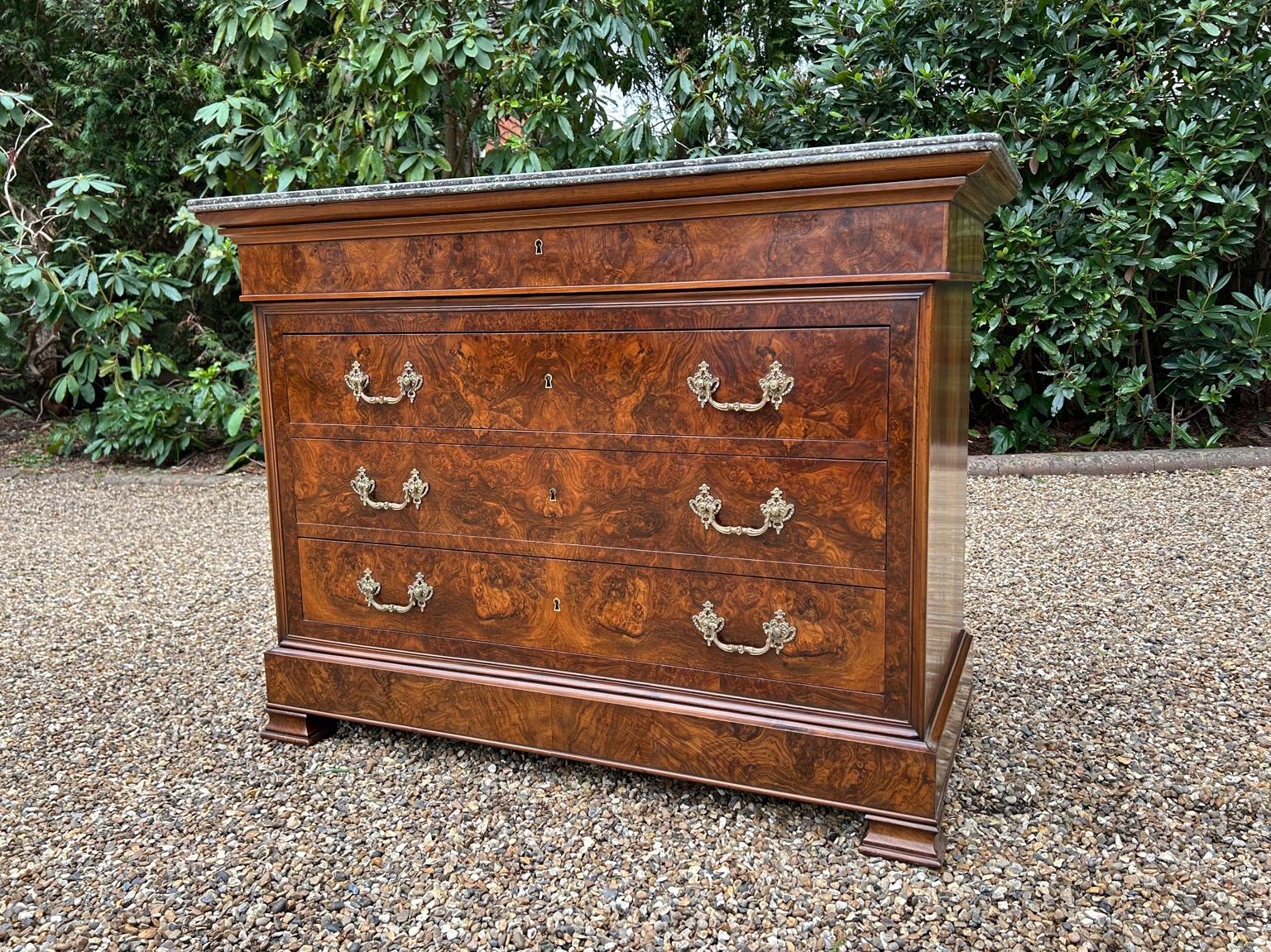 19th Century French Burr Walnut Commode / Chest of Drawers with Marble Top In Good Condition In Richmond, Surrey