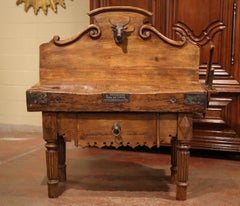 bloc de boucherie français du 19ème siècle avec tête de taureau en bronze et couteaux à viande antiques