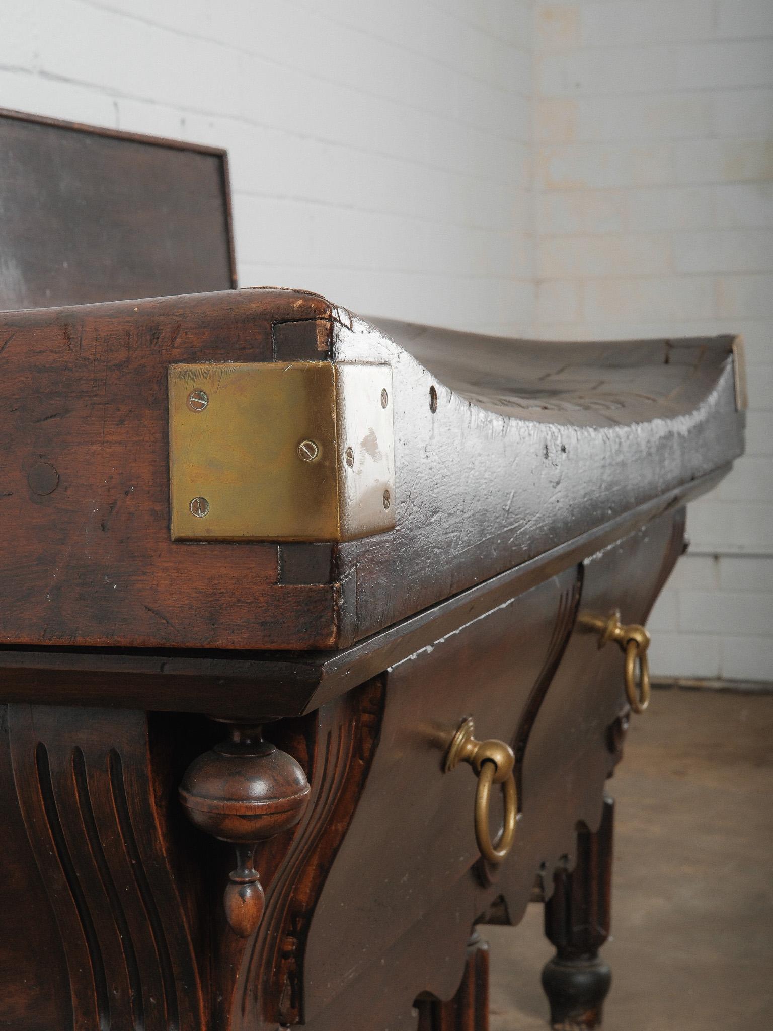 Mesa francesa de bloque de carnicero del siglo XIX con tablero de latón teñido de oscuro en Bueno estado para la venta en High Point, NC