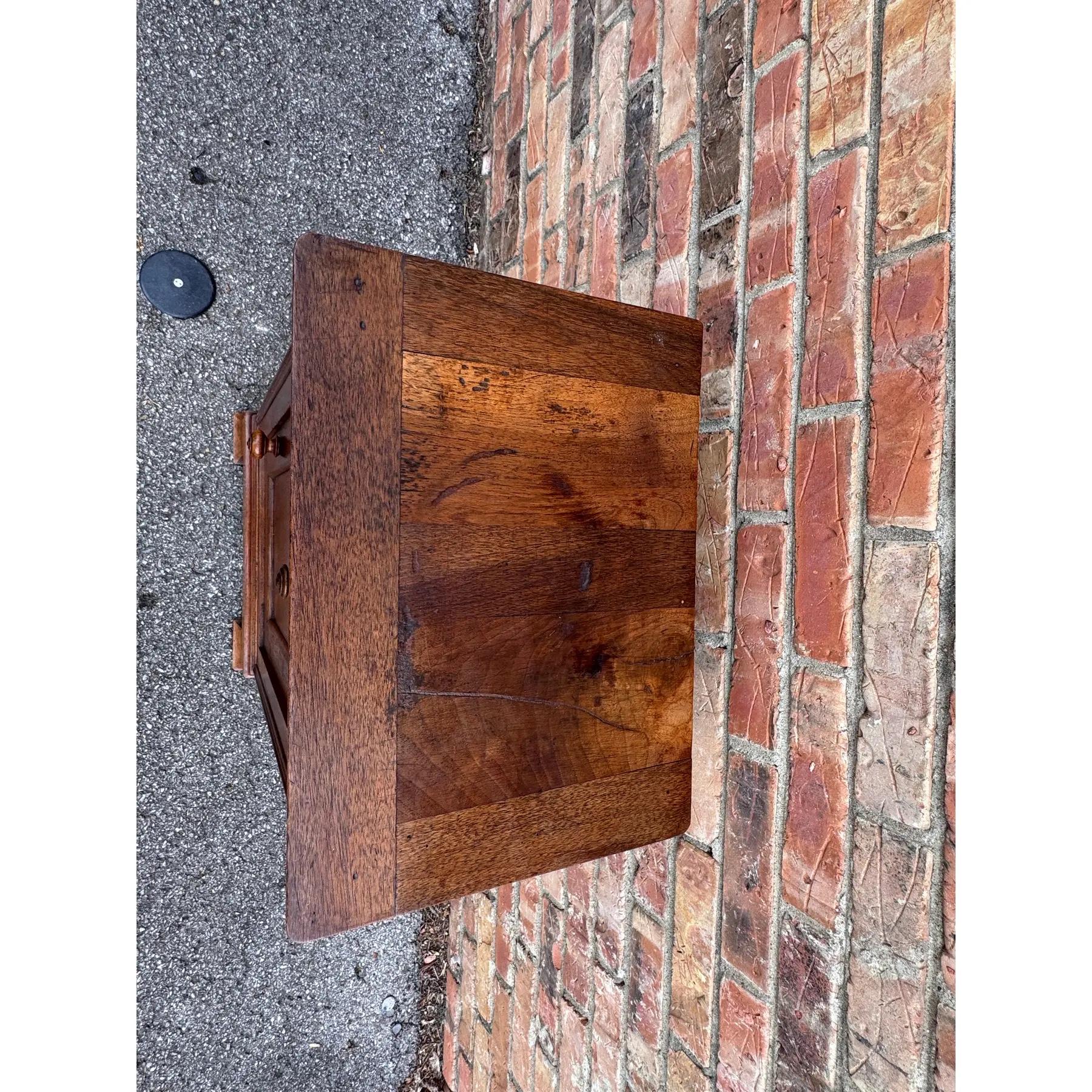 Mesa auxiliar de armario francesa del siglo XIX Madera en venta