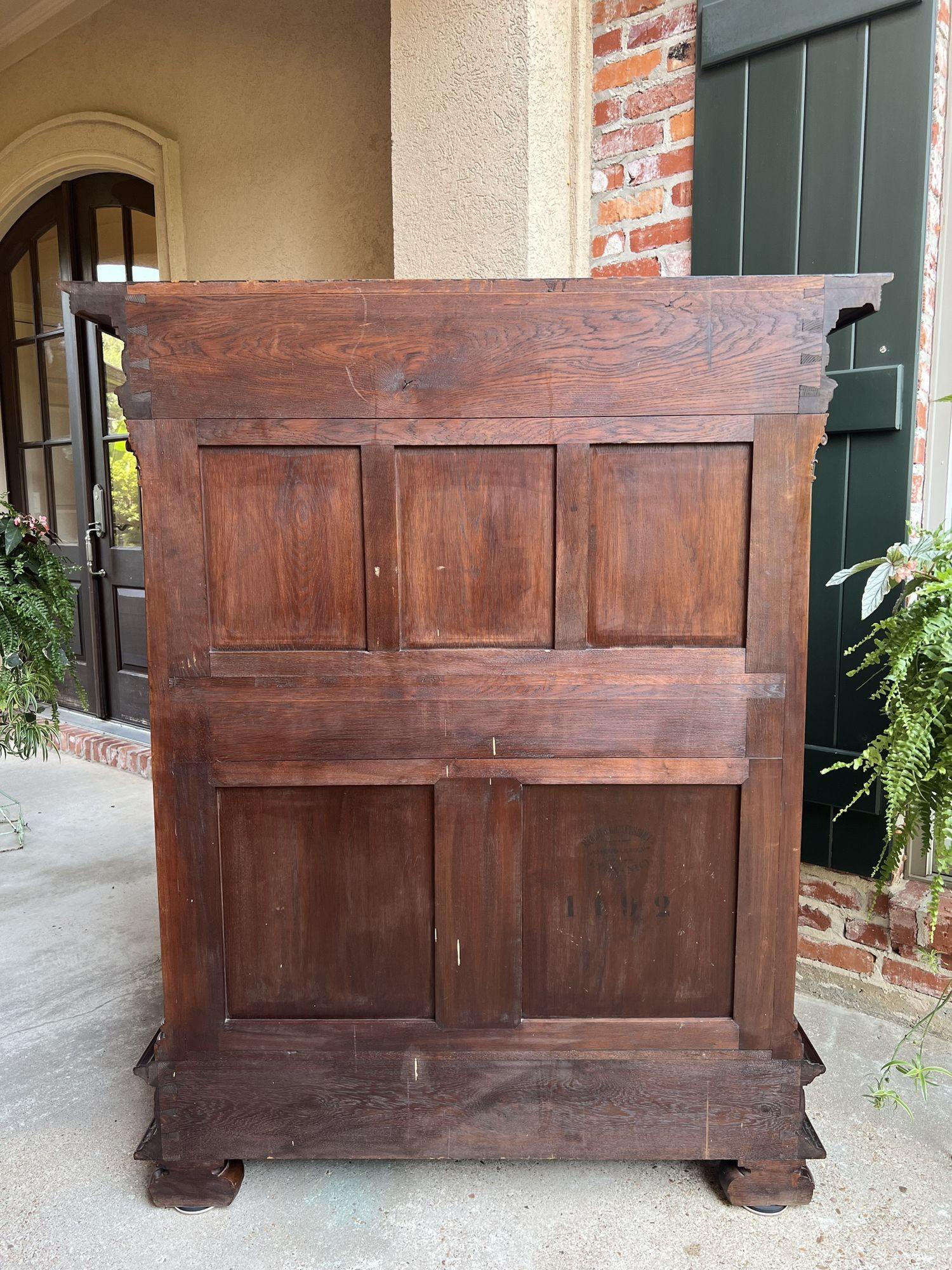 Ancienne armoire à vin, à liqueur, à clé grecque, en noyer, de style Régence, c1890 en vente 4