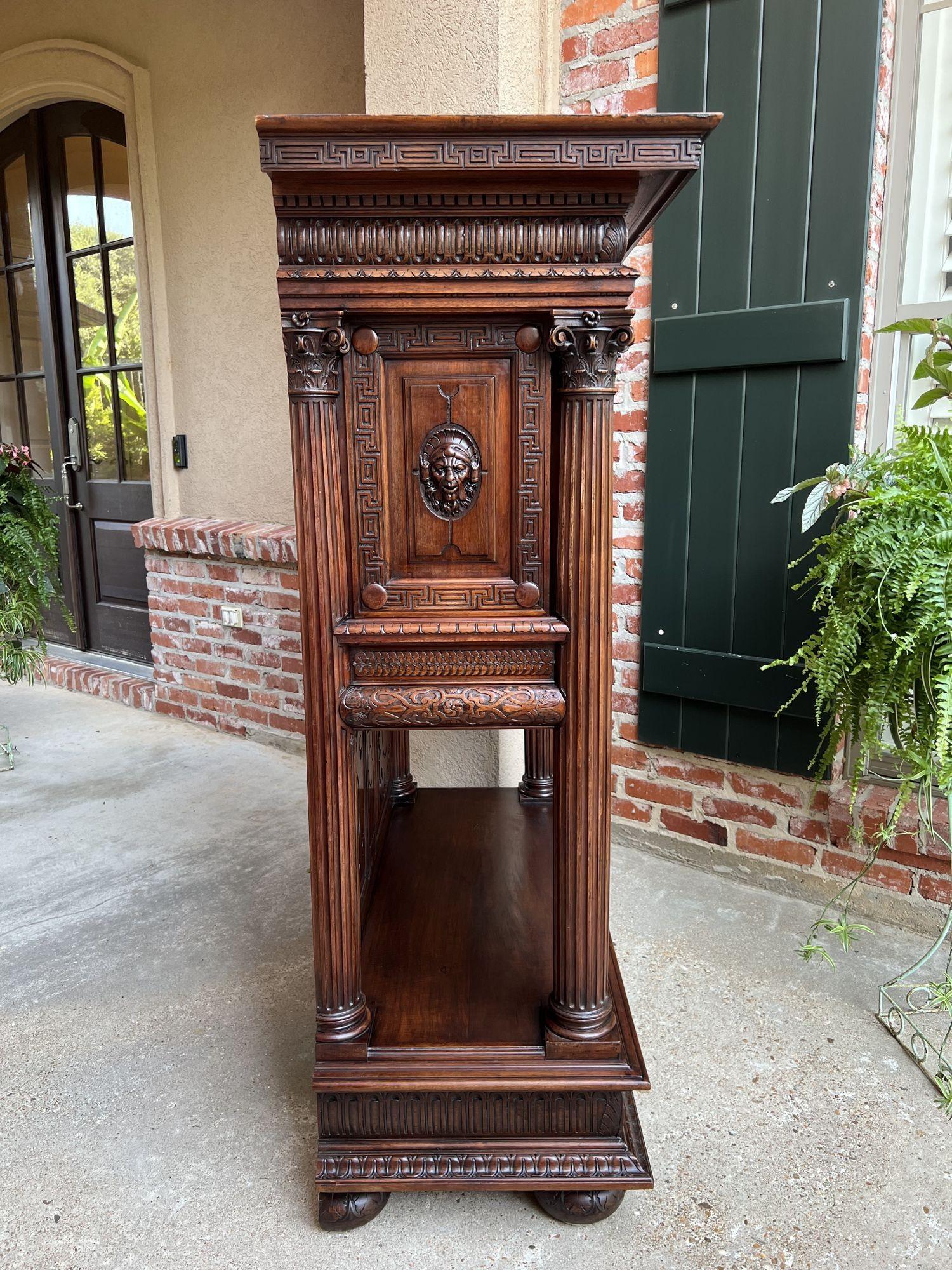 Ancienne armoire à vin, à liqueur, à clé grecque, en noyer, de style Régence, c1890 en vente 9