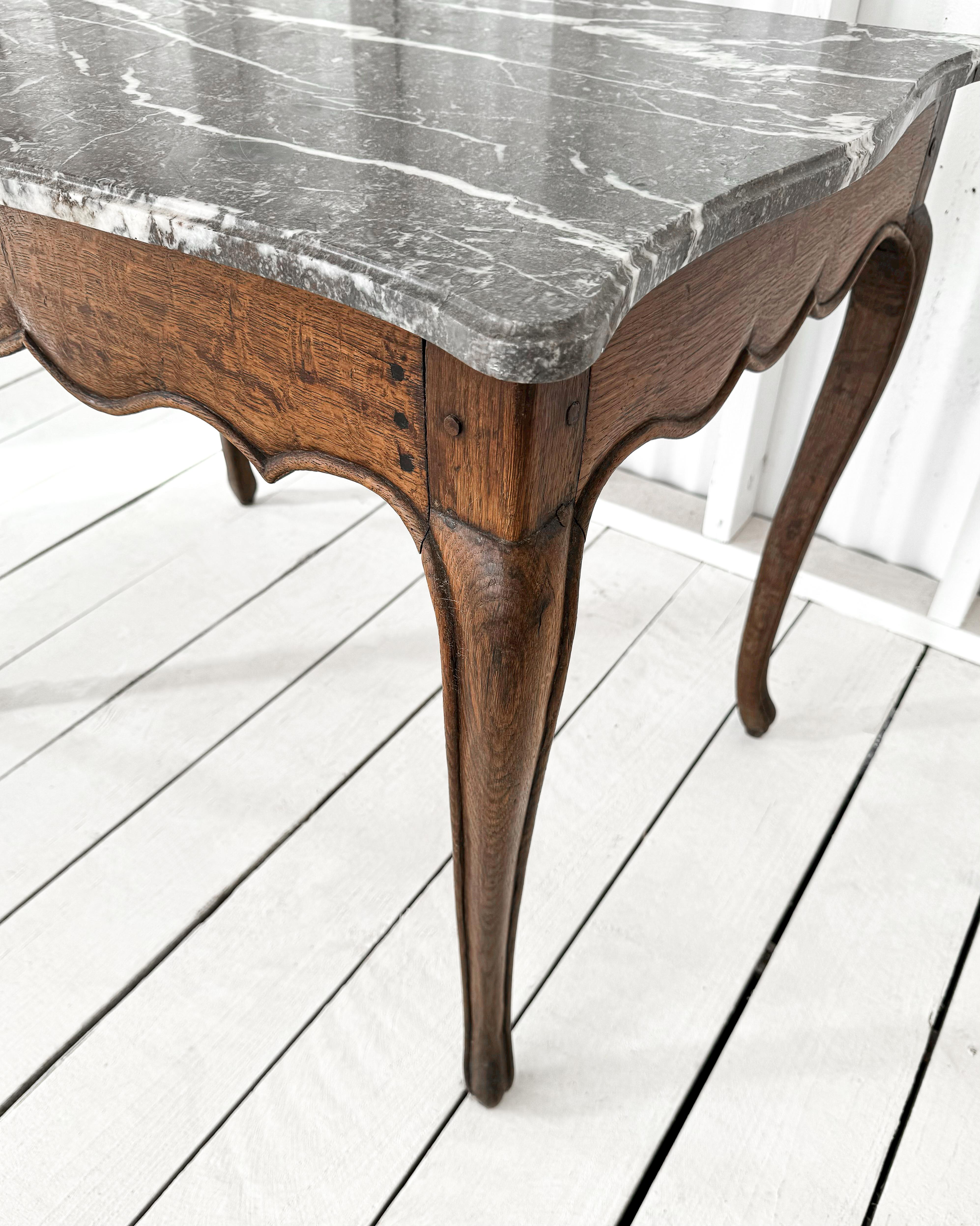 19th Century French Cabriole Leg Accent Table with Marble Top For Sale 6