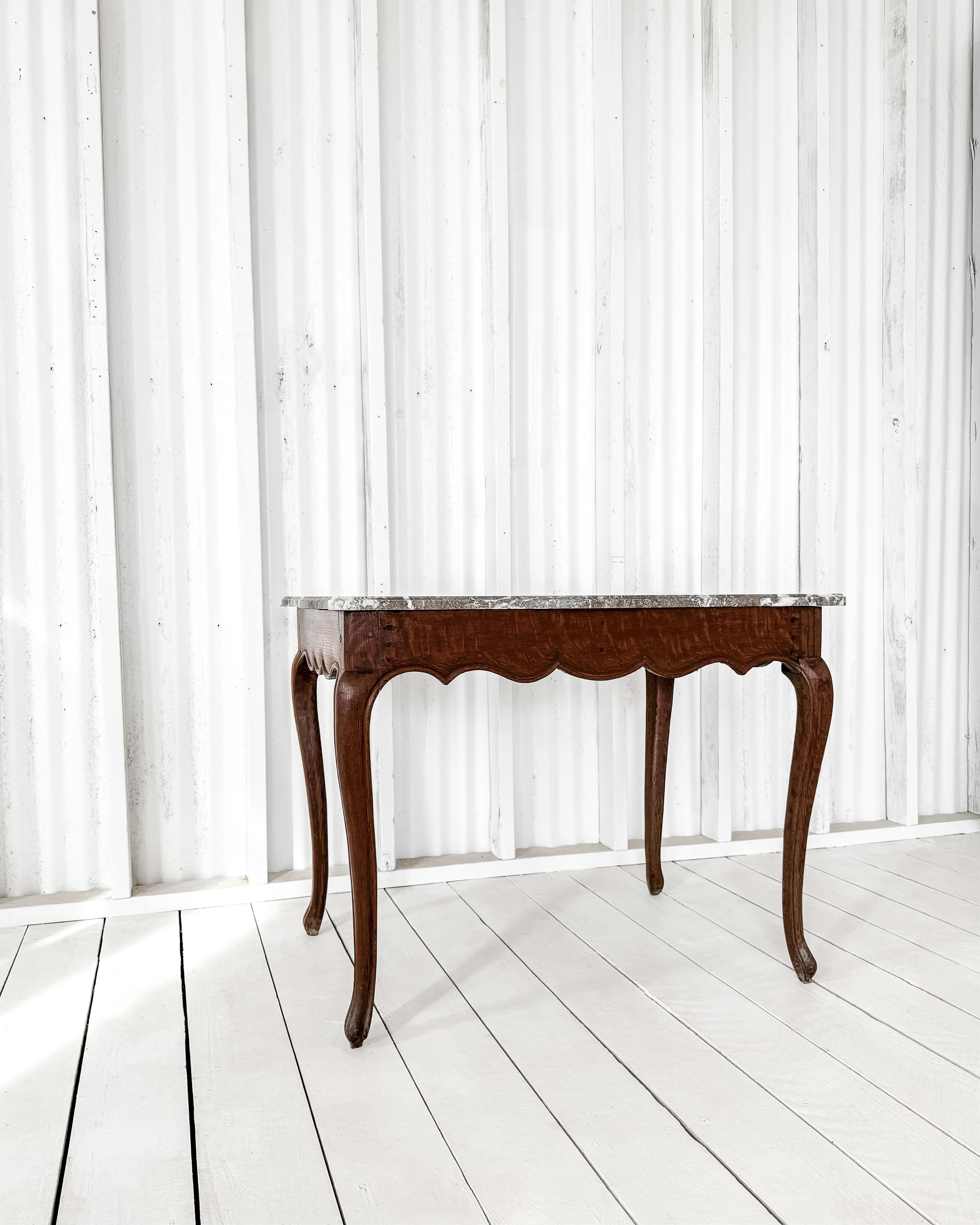19th Century French Cabriole Leg Accent Table with Marble Top For Sale 7