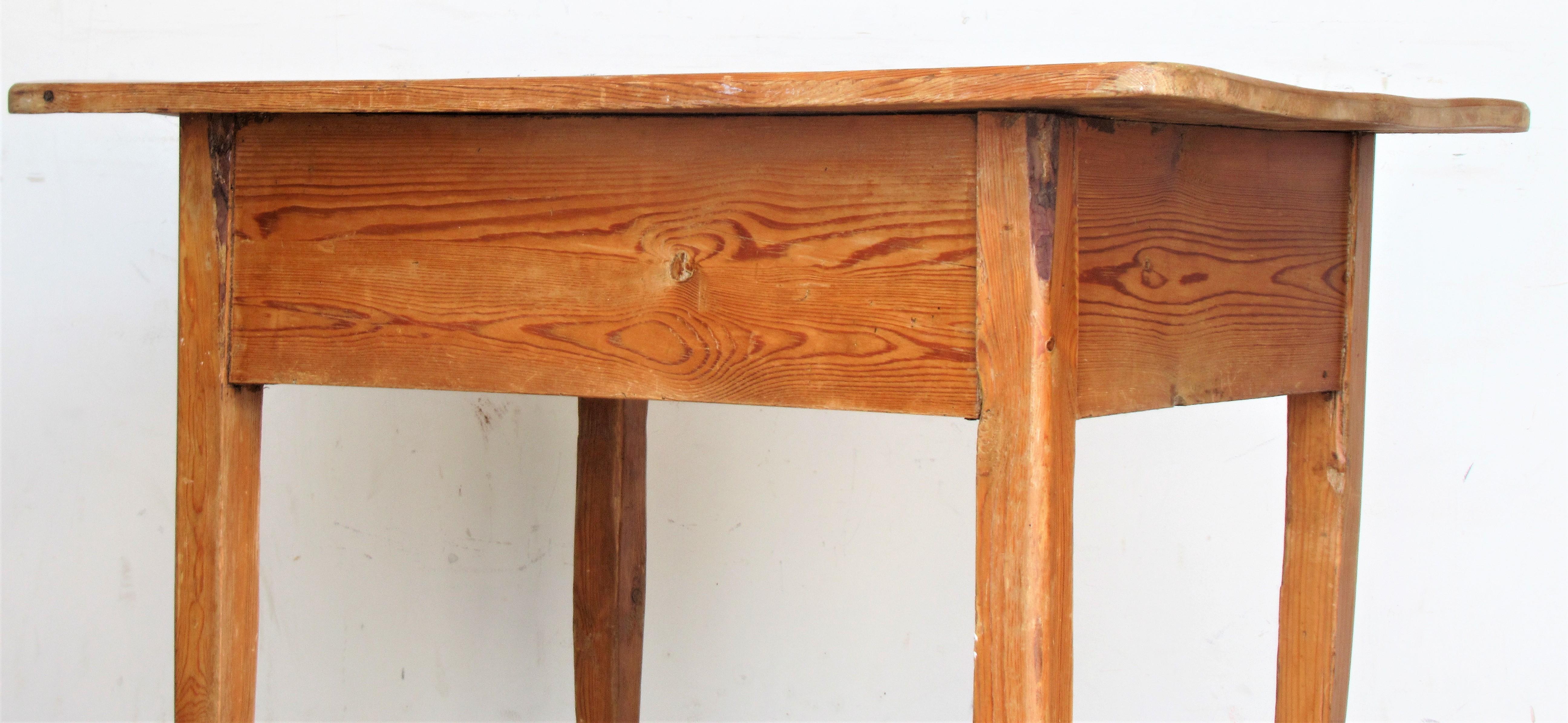  Antique 19th Century French Canadian Pine Work Table For Sale 4