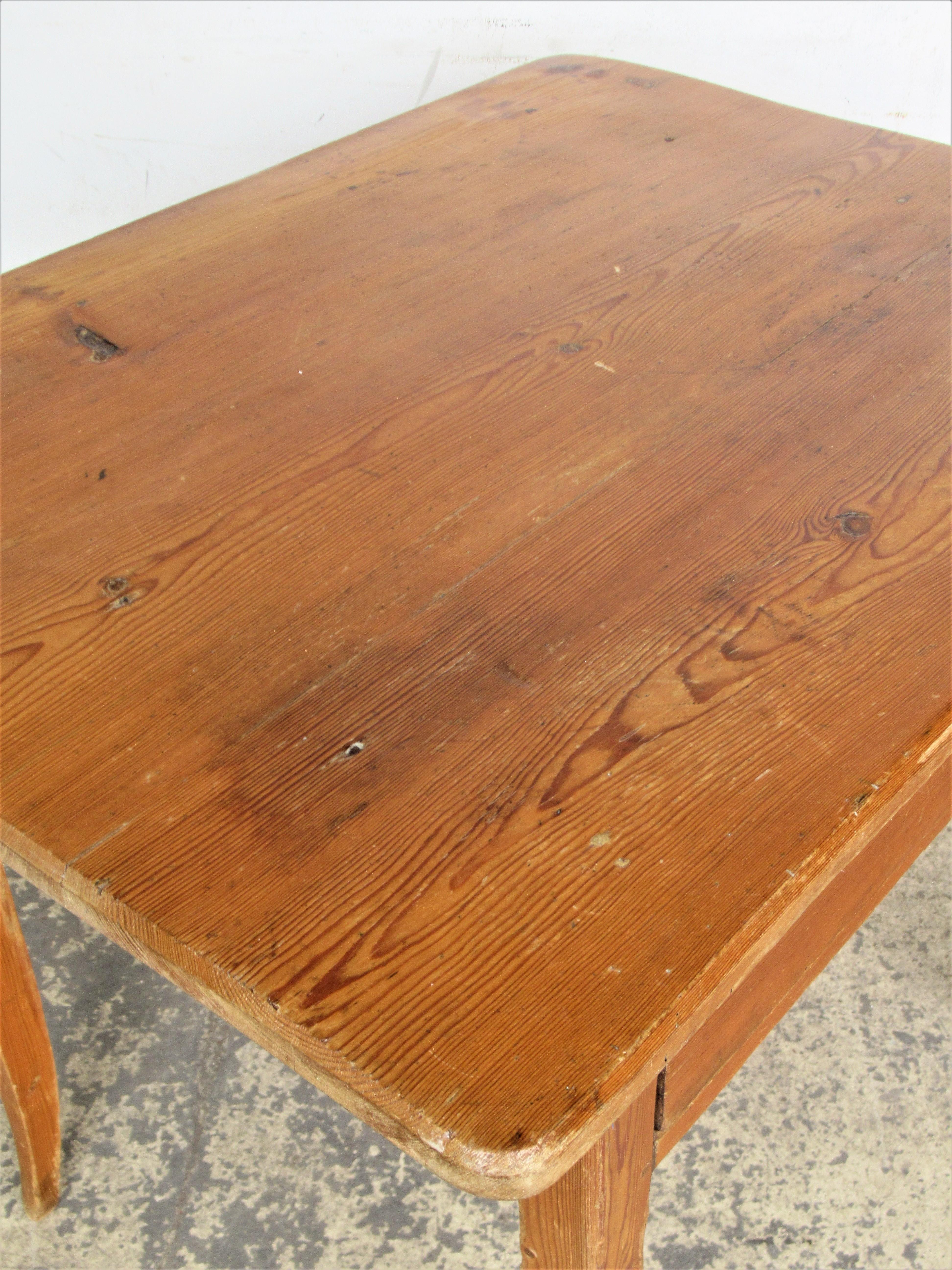  Antique 19th Century French Canadian Pine Work Table For Sale 6