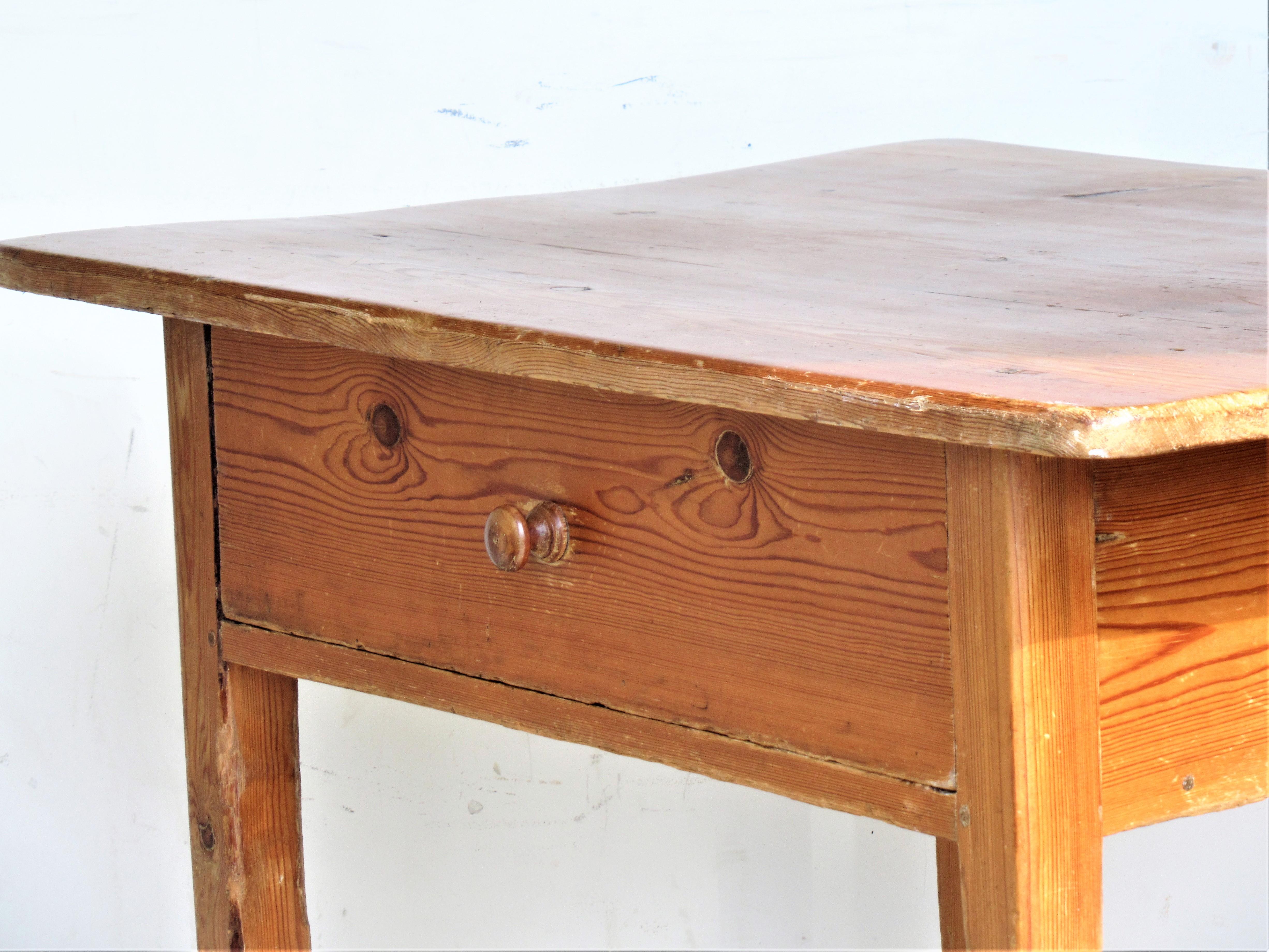  Antique 19th Century French Canadian Pine Work Table For Sale 7