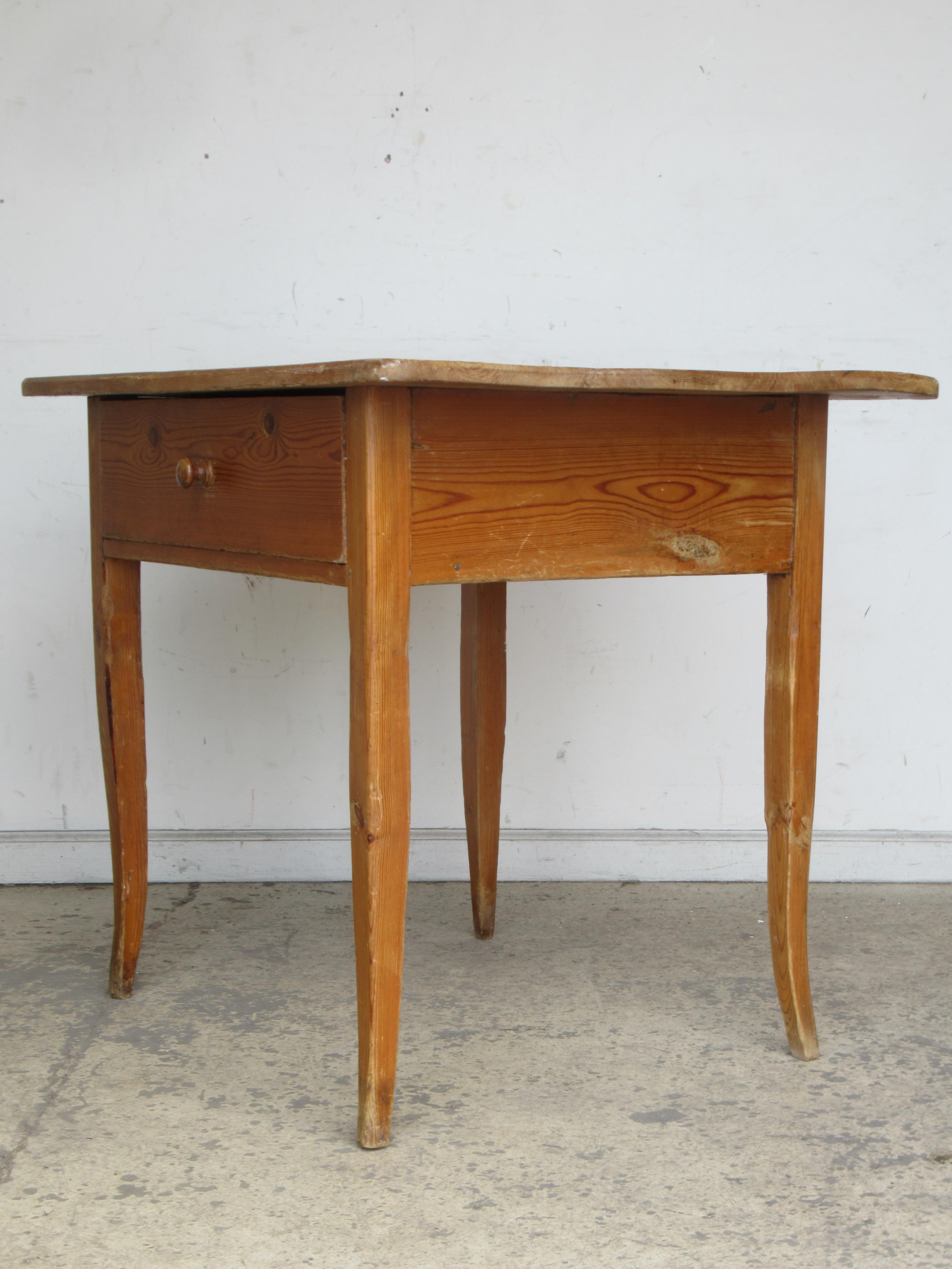  Antique 19th Century French Canadian Pine Work Table For Sale 12