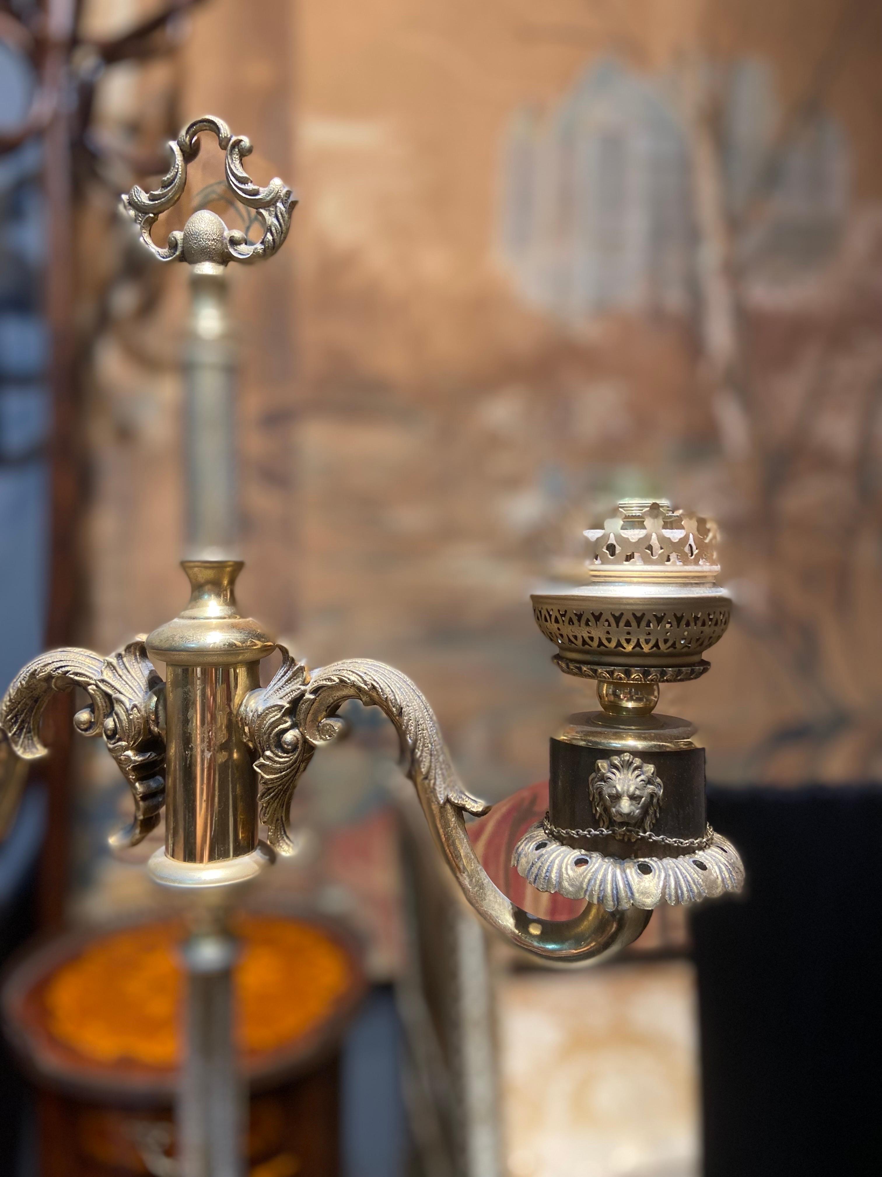 Französischer Kerzenständer aus Messing, Electrified in Double Arm, 19. Jahrhundert im Angebot 1
