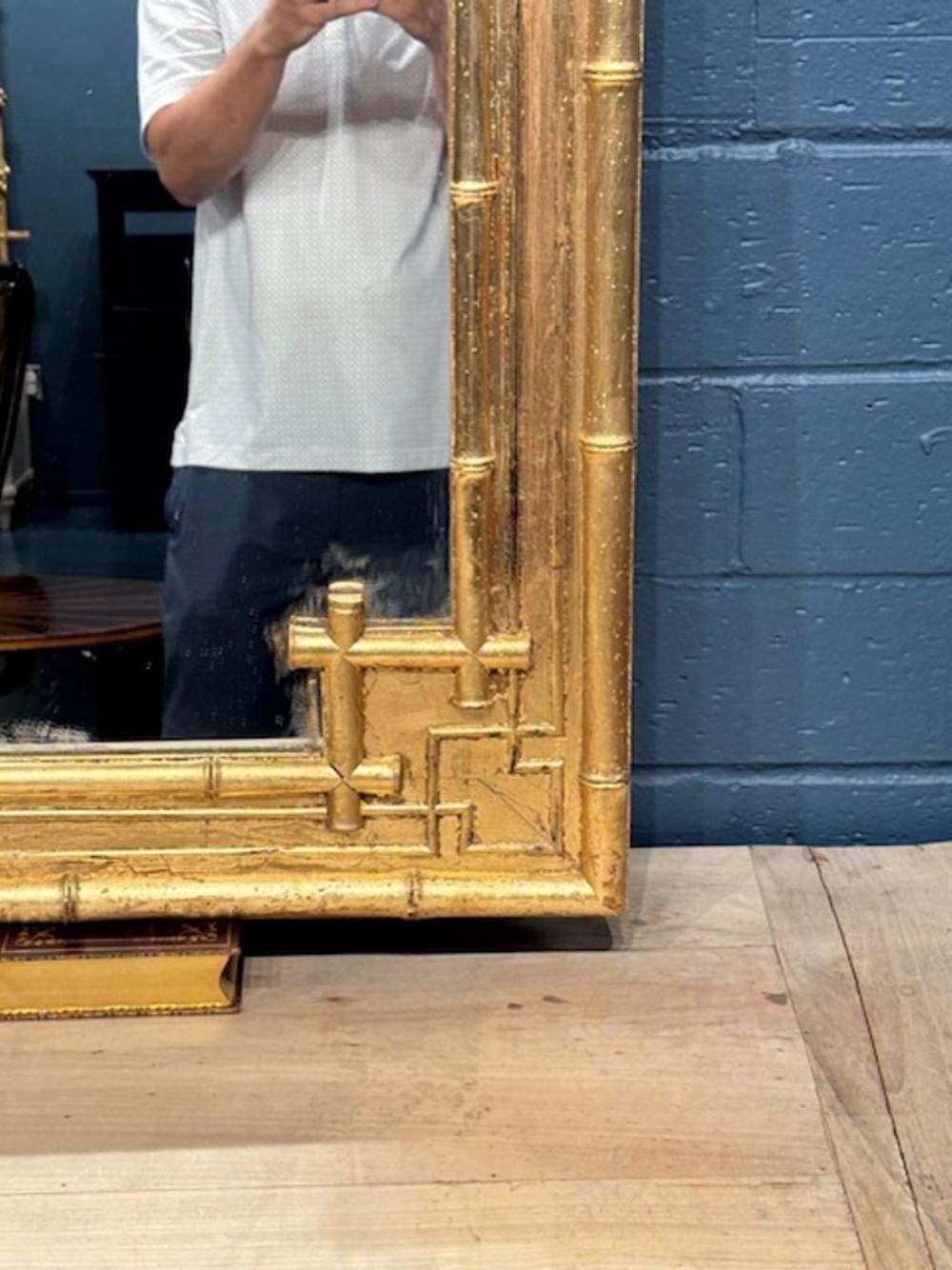 Francese Specchio di bambù francese del XIX secolo intagliato e in legno dorato in vendita