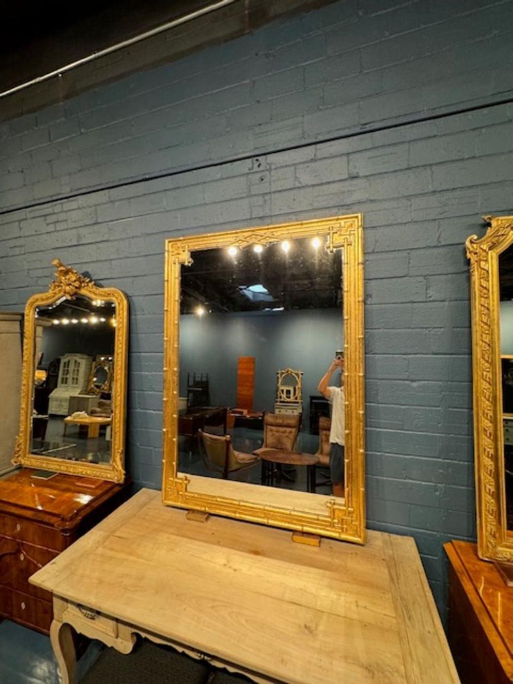 Specchio di bambù francese del XIX secolo intagliato e in legno dorato In condizioni buone in vendita a Dallas, TX
