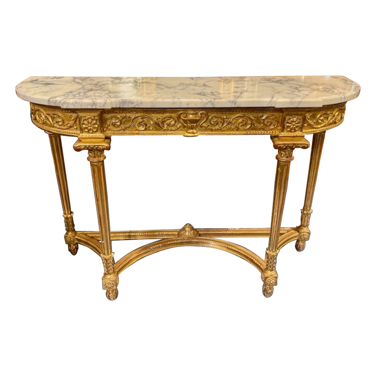 Consola francesa del siglo XIX de madera tallada y dorada con tapa de mármol