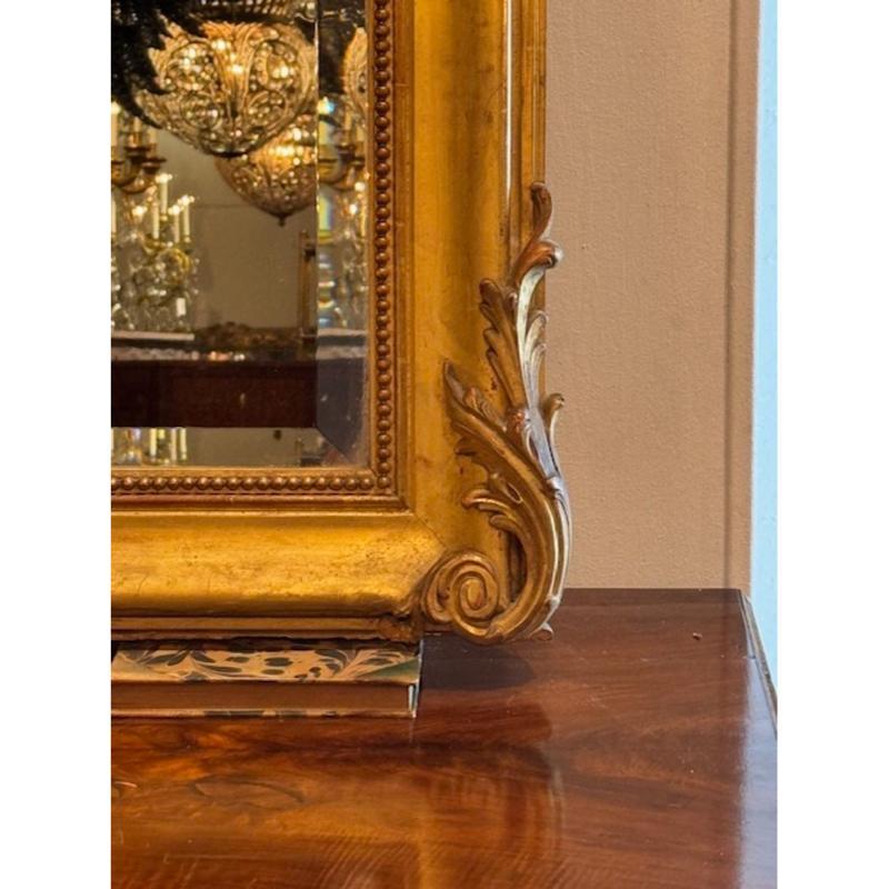 Specchio francese del XIX secolo intagliato e in legno dorato In condizioni buone in vendita a Dallas, TX