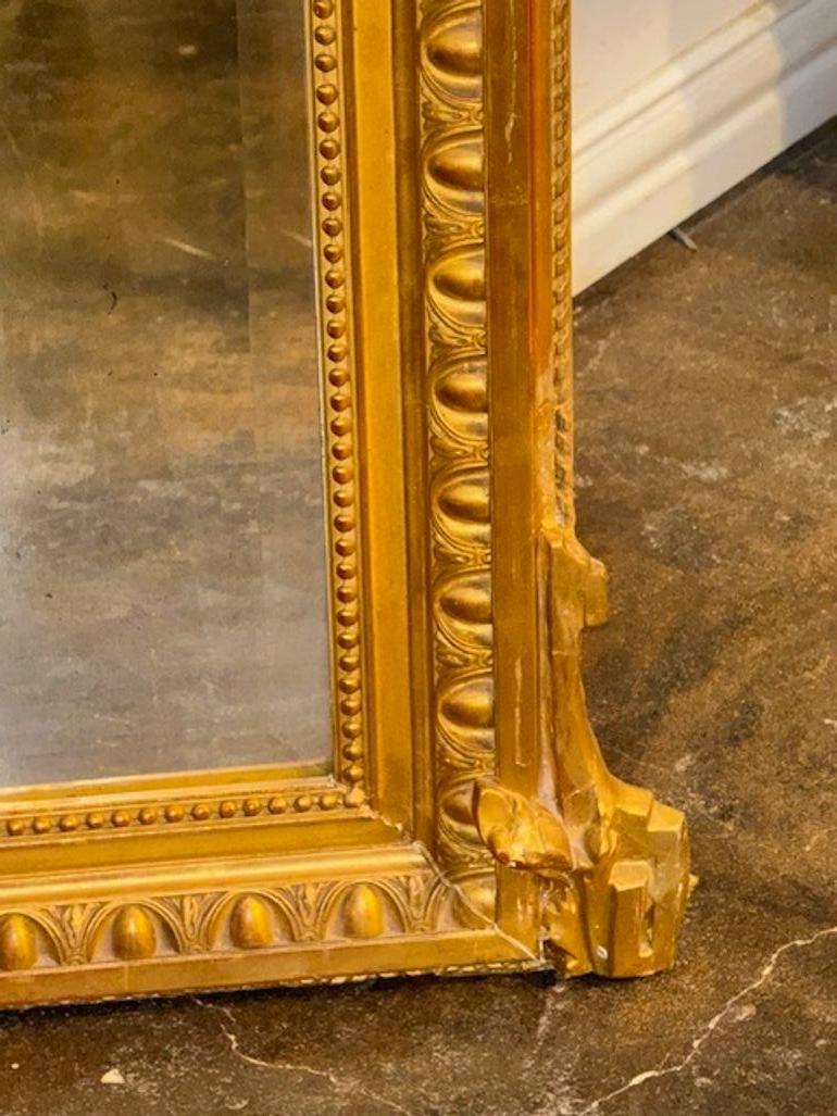 Specchio francese del XIX secolo intagliato e in legno dorato In condizioni buone in vendita a Dallas, TX