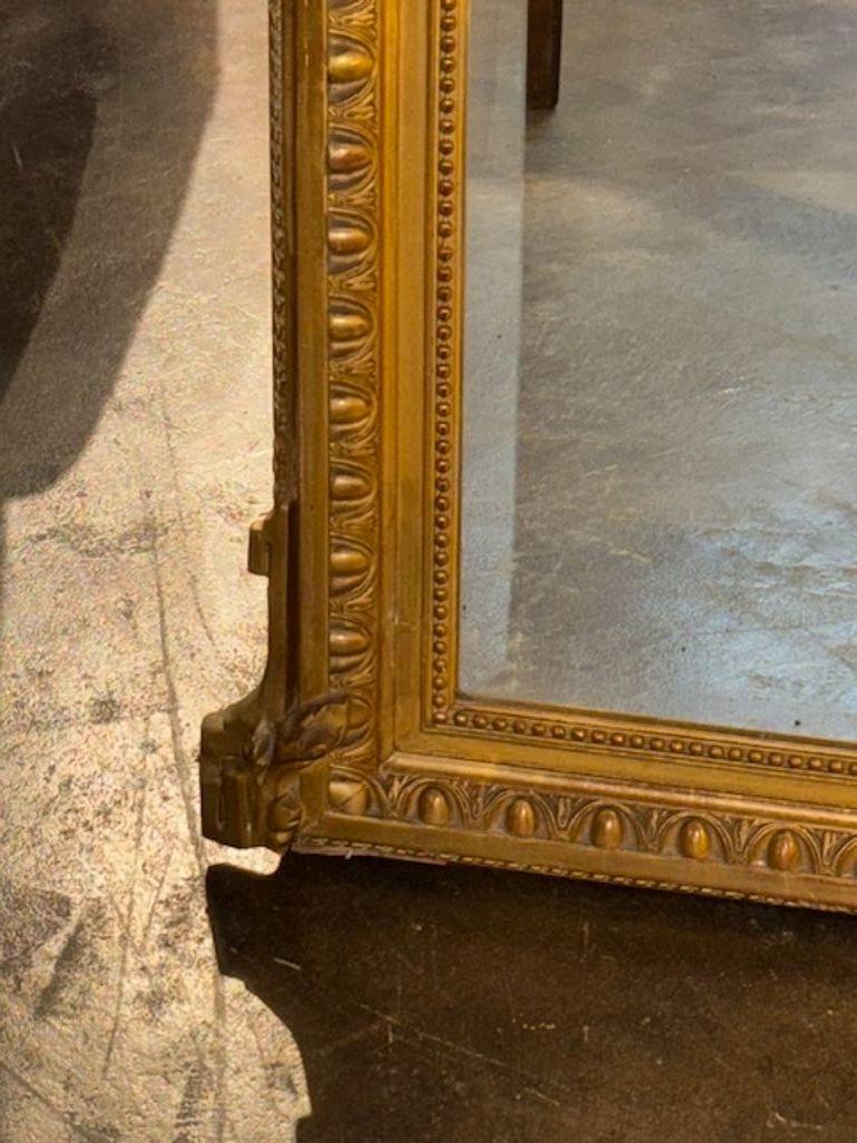 Legno dorato Specchio francese del XIX secolo intagliato e in legno dorato in vendita