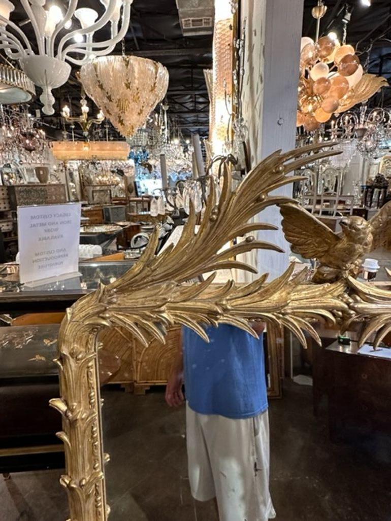 Miroir français du 19ème siècle en bois sculpté et doré avec oiseau Bon état - En vente à Dallas, TX