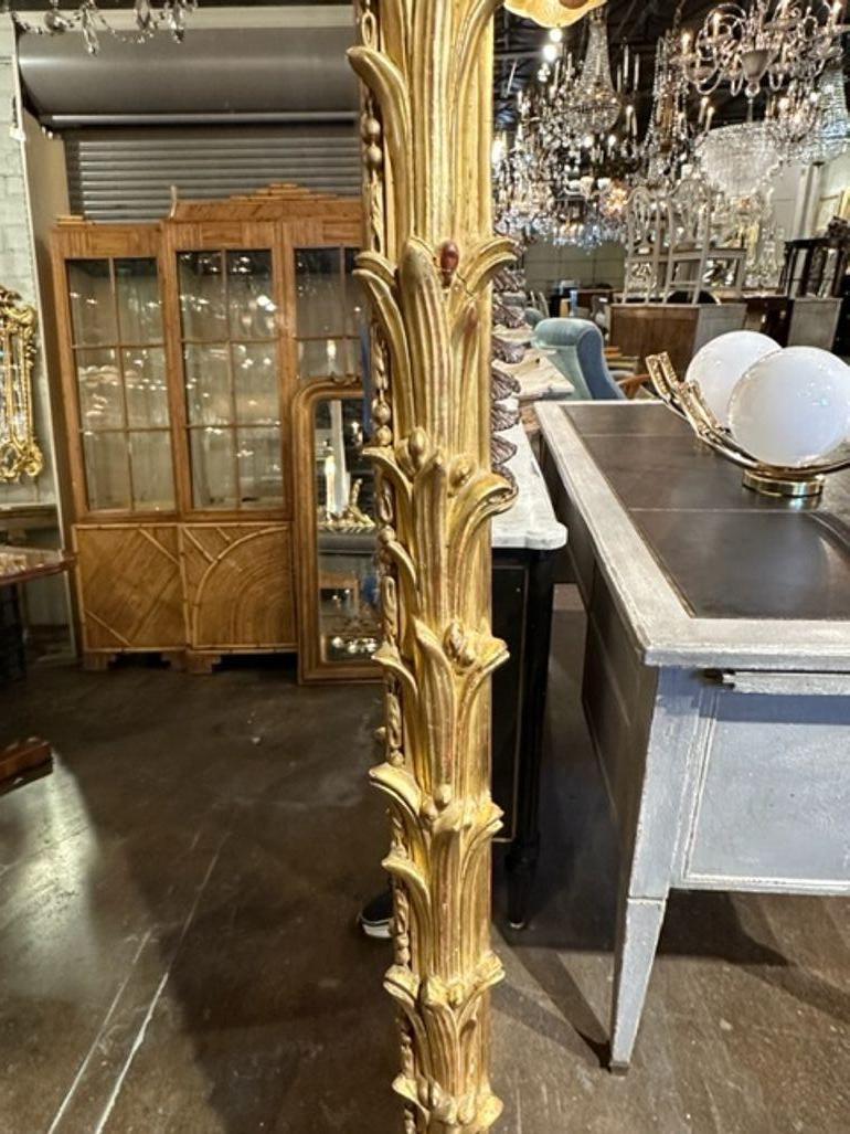 Bois doré Miroir français du 19ème siècle en bois sculpté et doré avec oiseau en vente