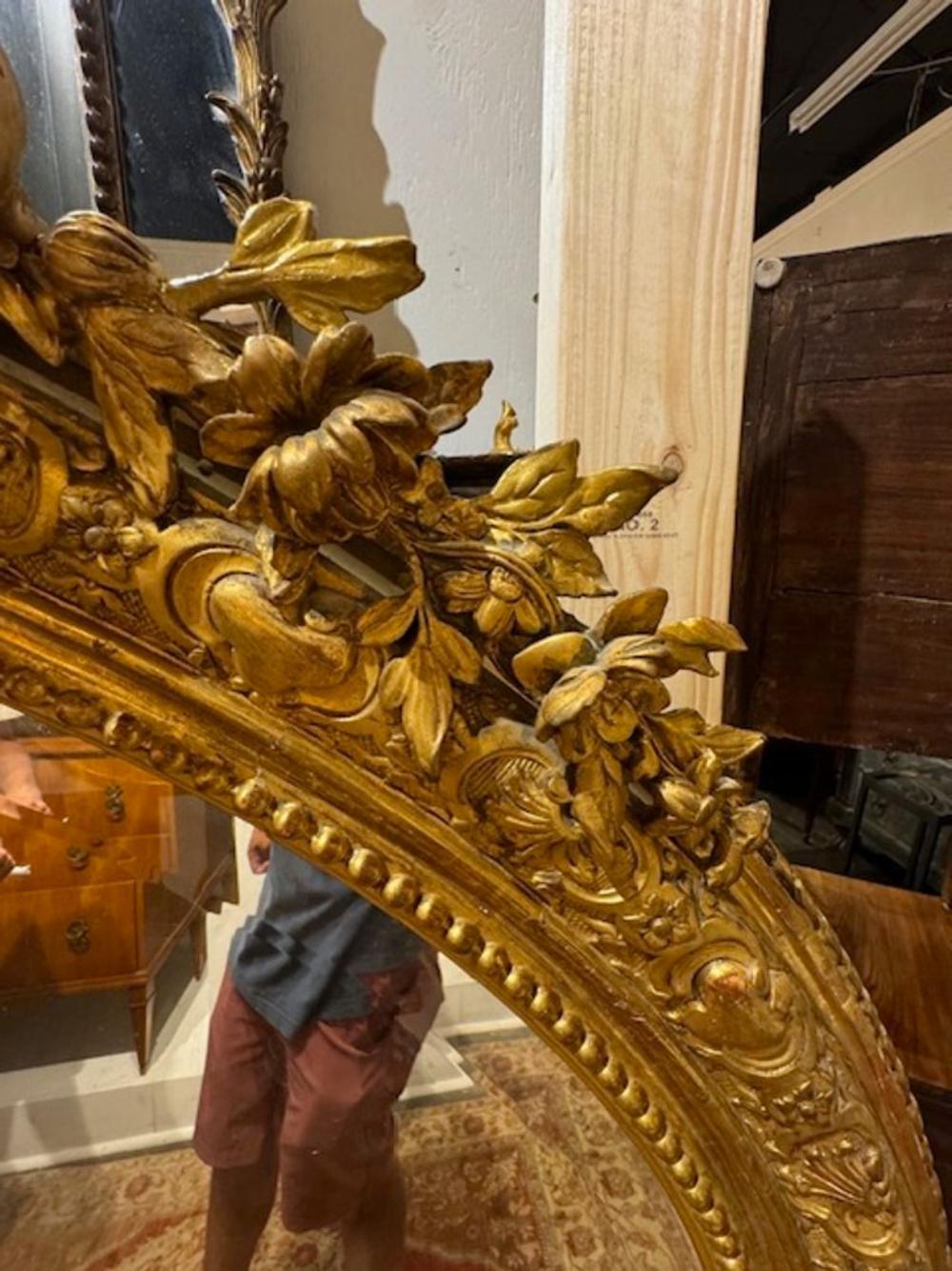 Legno dorato Specchio ovale francese del XIX secolo intagliato e in legno di gesso in vendita