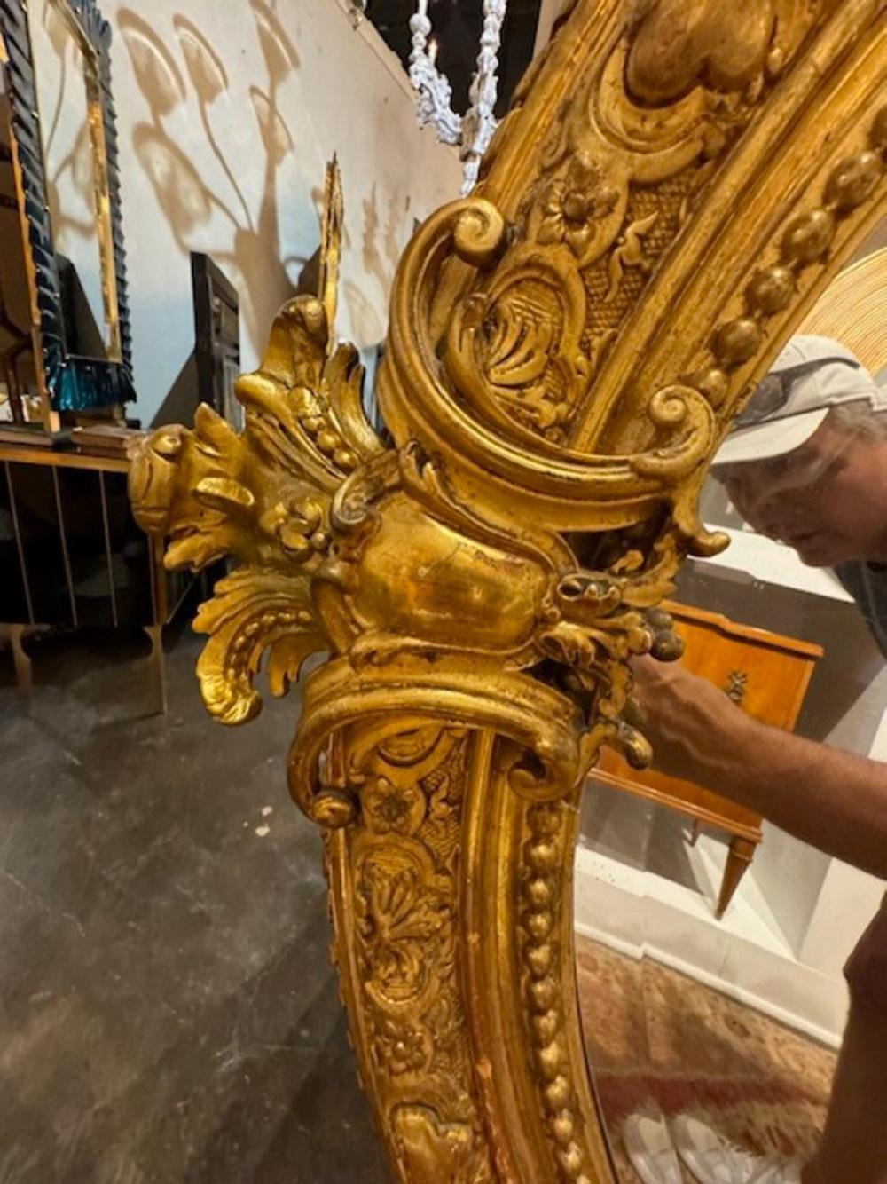 Specchio ovale francese del XIX secolo intagliato e in legno di gesso in vendita 2