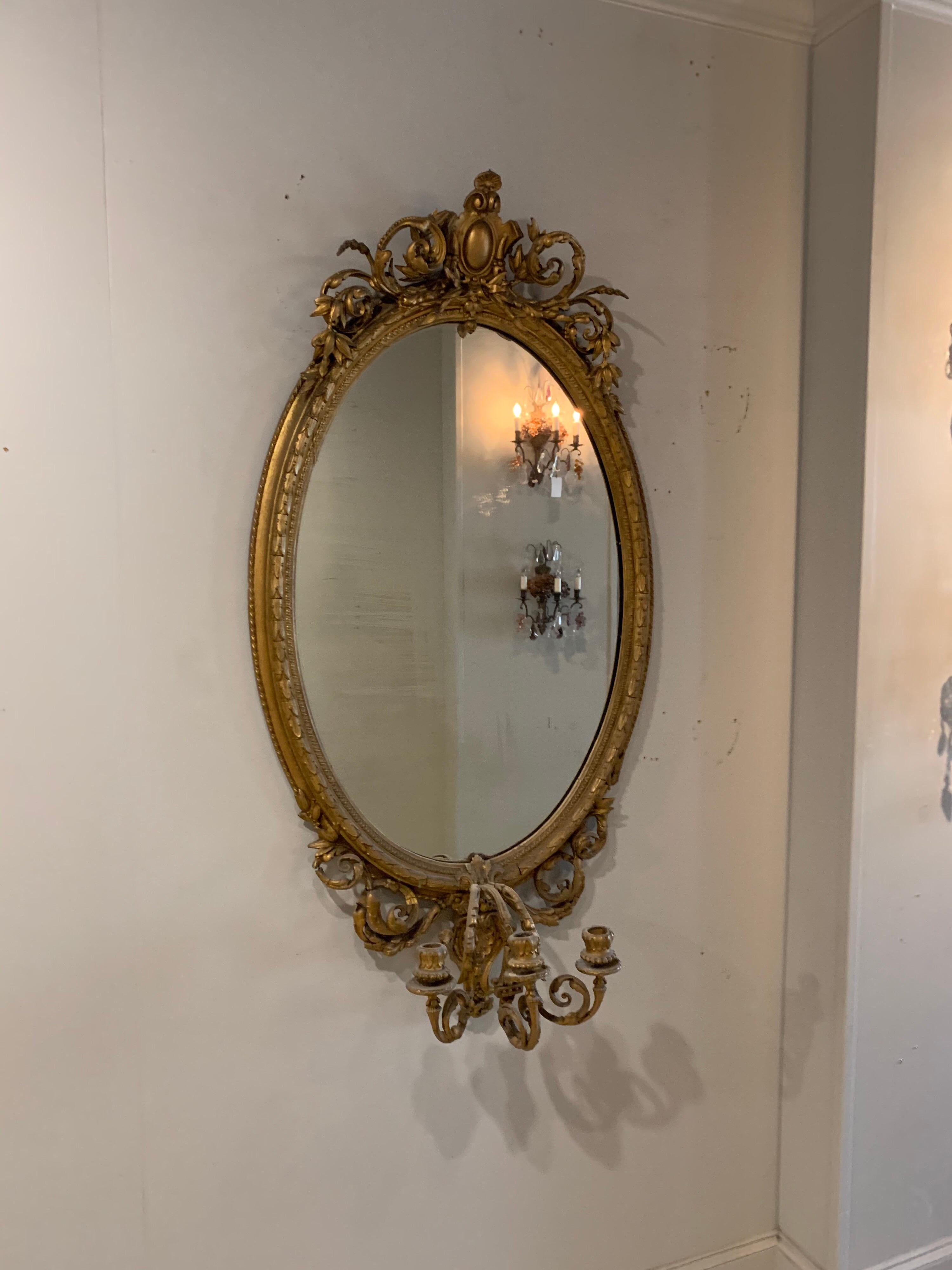 20th Century 19th Century French Carved and Giltwood Oval Mirror with 3-Arm Sconce For Sale