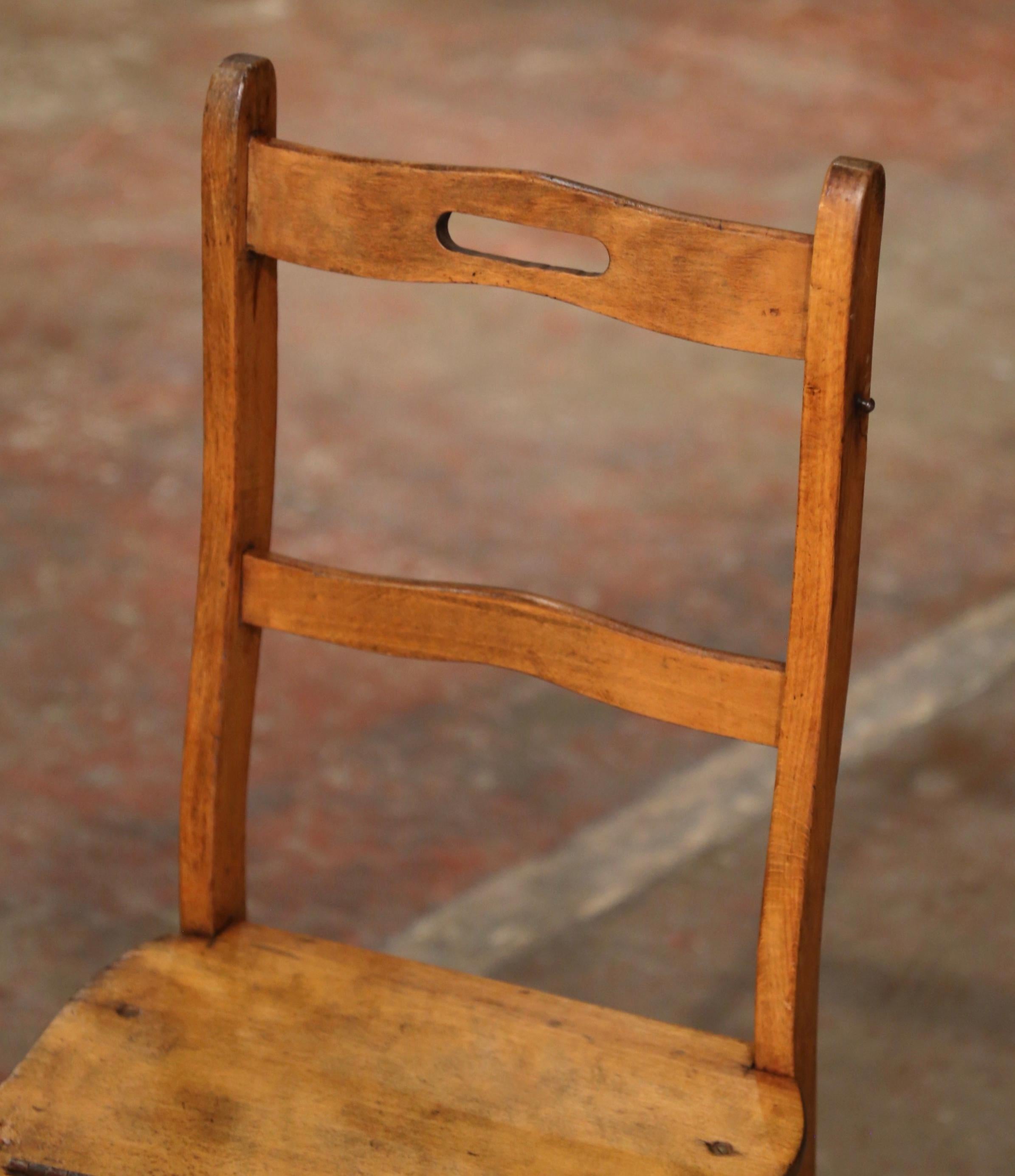 19. Jahrhundert Französisch geschnitzt Buche Holz Stuhl Folding Step Ladder (Handgeschnitzt)