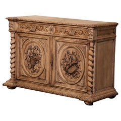 Buffet francese del XIX secolo in rovere sbiancato intagliato con motivi di frutta e foglie