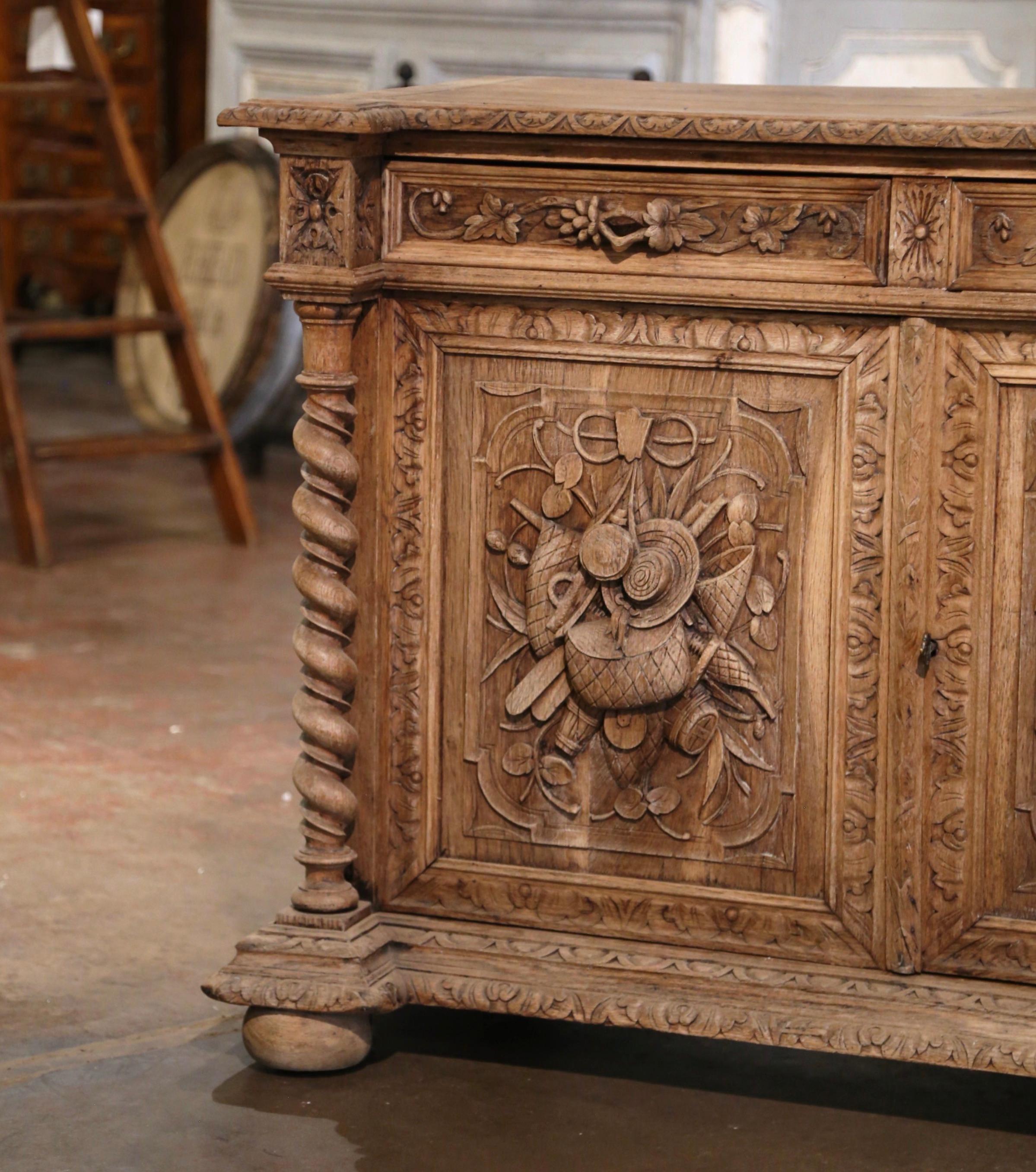 19th Century French Carved Bleached Oak Buffet with Hunt Motifs In Excellent Condition In Dallas, TX