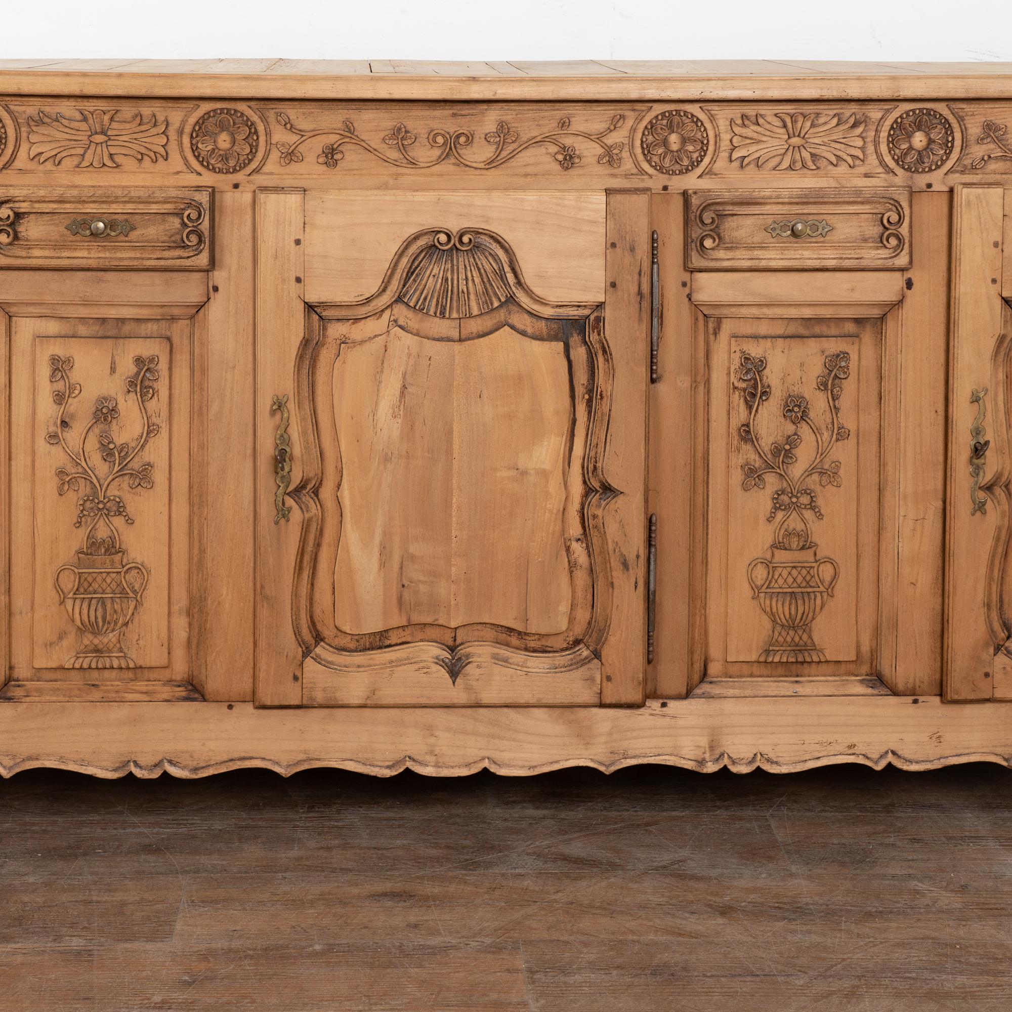 19. Jahrhundert Französisch geschnitzt Bleached Oak Sideboard Buffet im Angebot 7