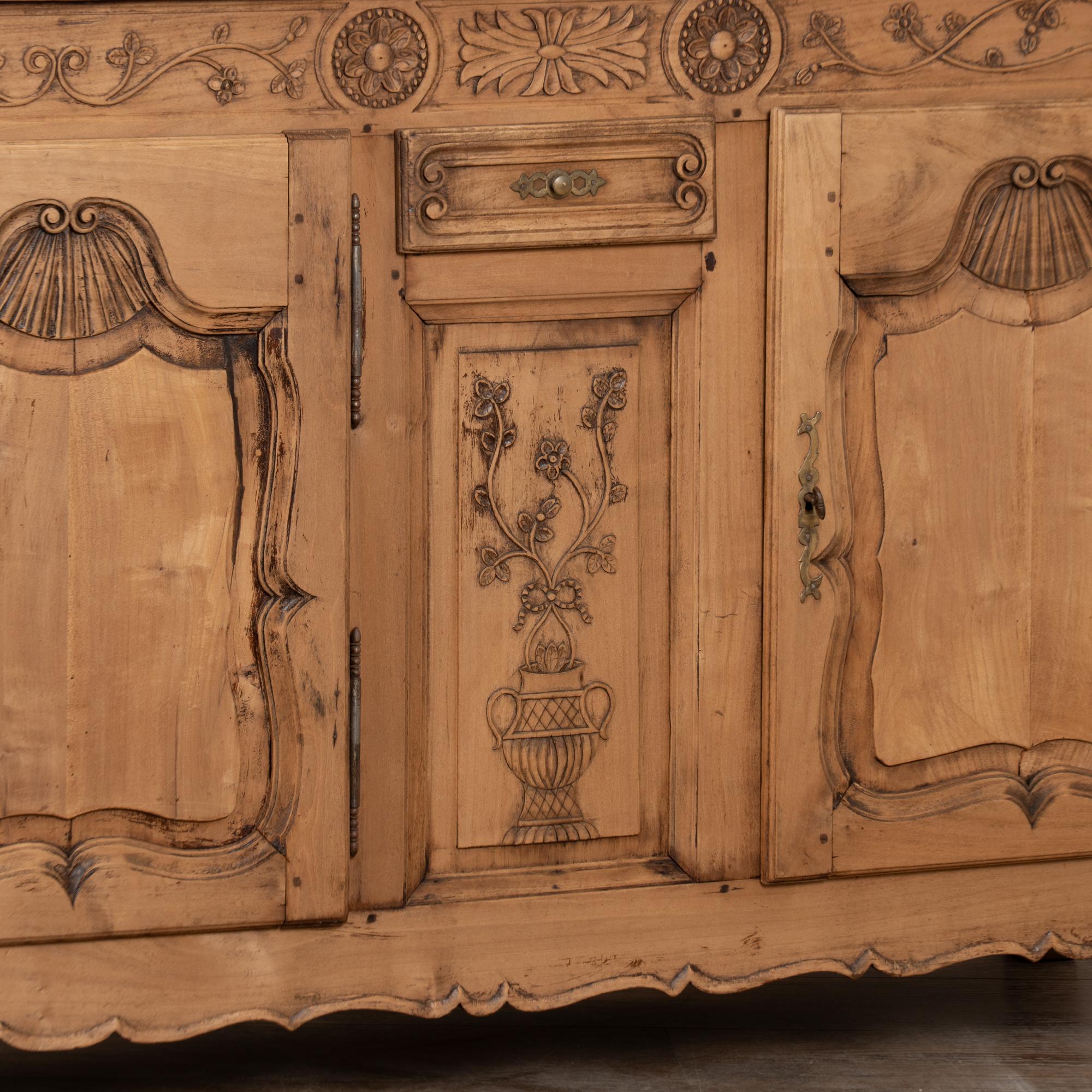 19. Jahrhundert Französisch geschnitzt Bleached Oak Sideboard Buffet im Angebot 11