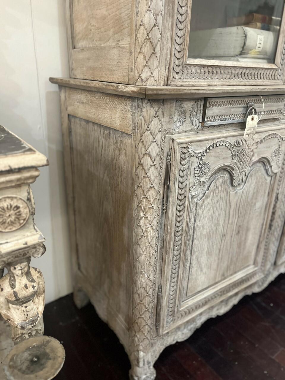 Französisches geschnitztes Buffet Deux Corps des 19. Jahrhunderts (Holz) im Angebot