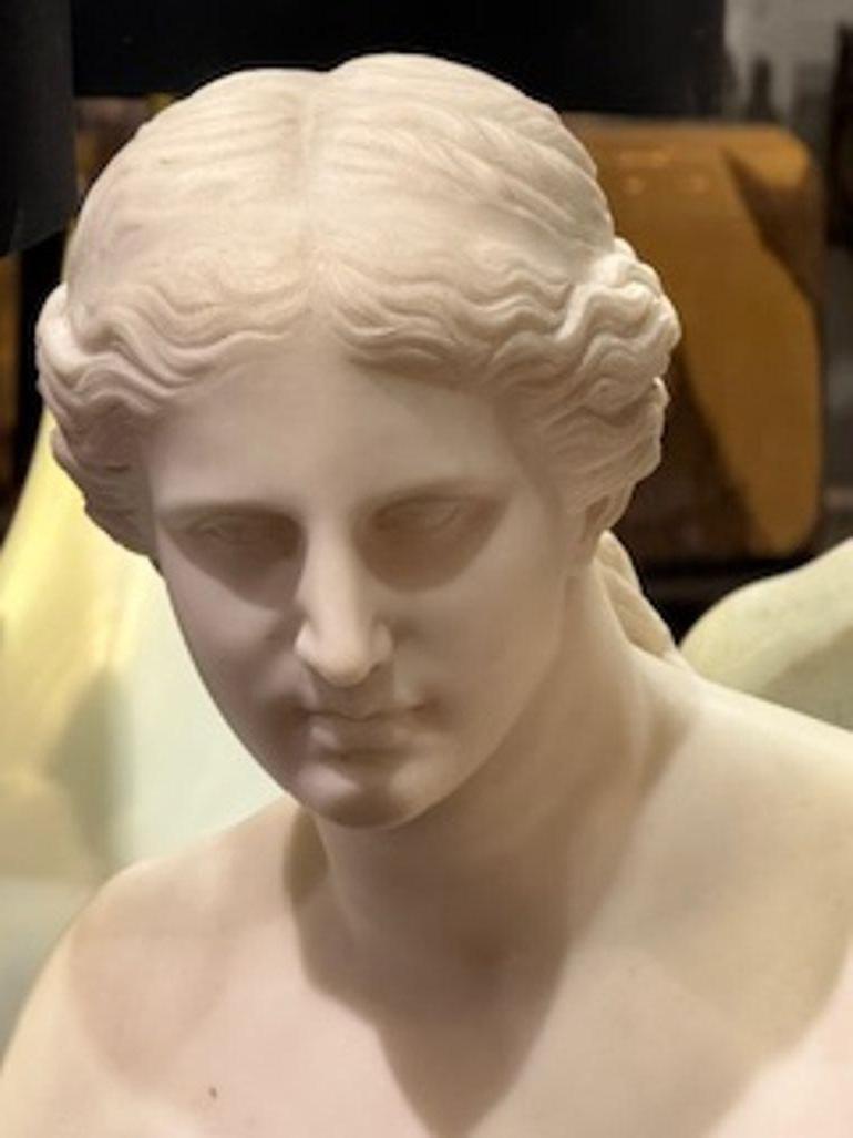 Francese Busto di Diana intagliato francese del XIX secolo in vendita