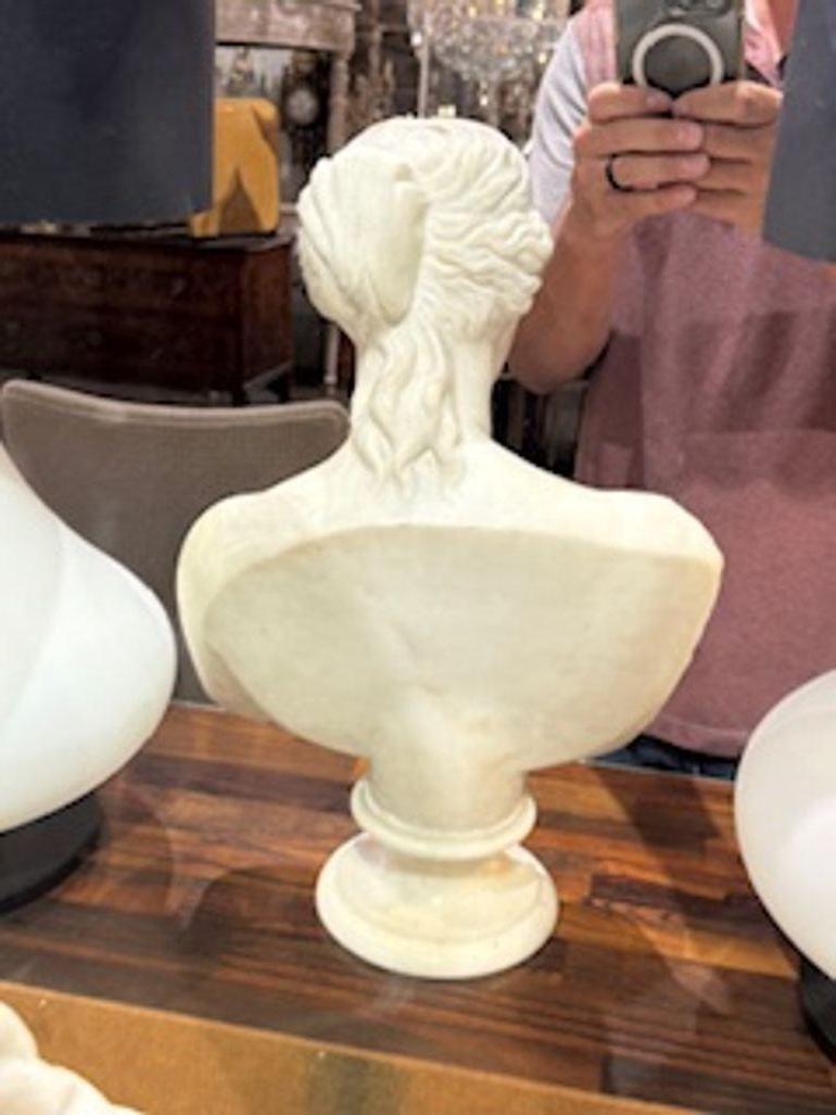 Marmo Busto di Diana intagliato francese del XIX secolo in vendita