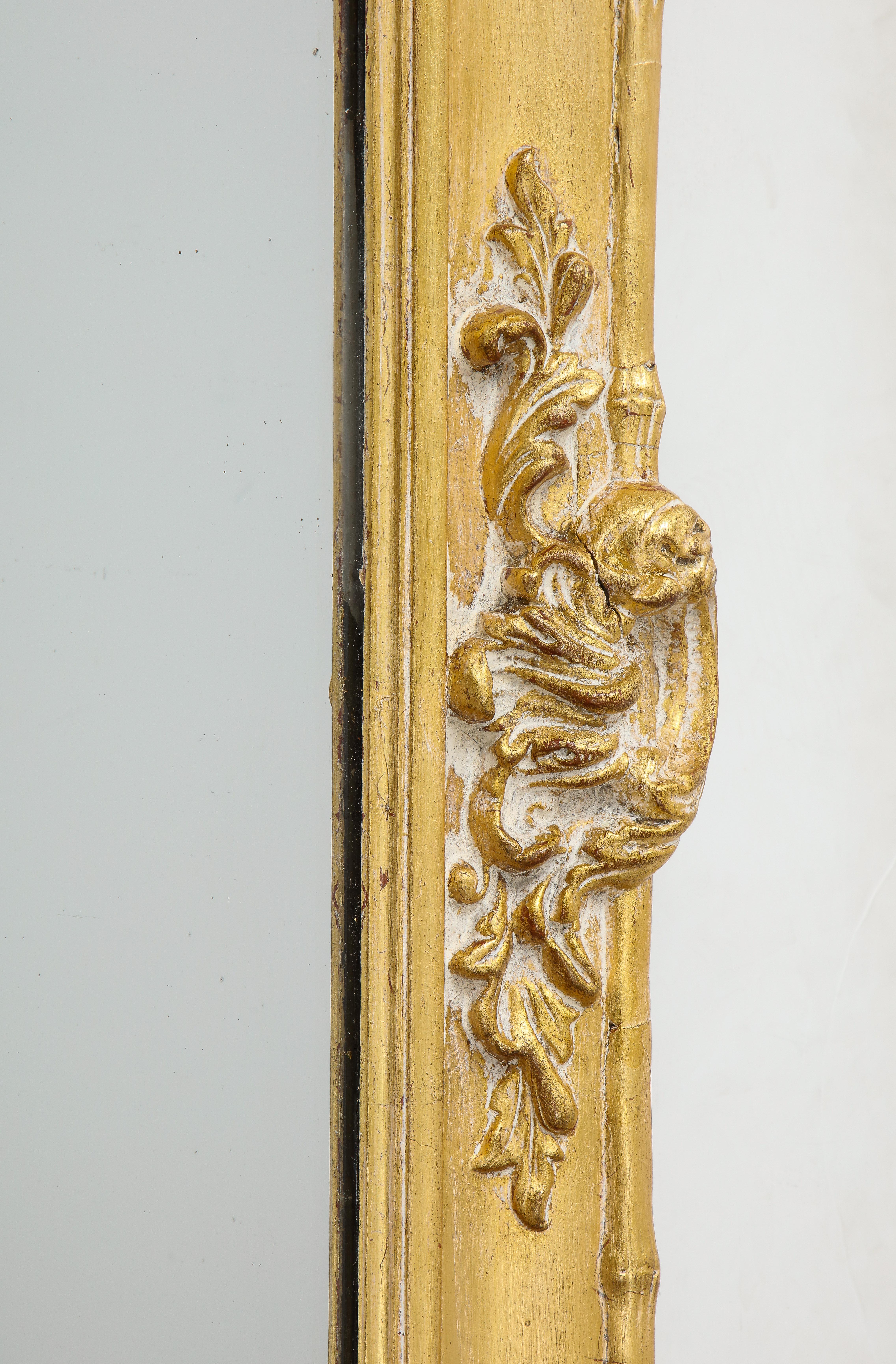 Französischer geschnitzter vergoldeter Spiegel aus dem 19. Jahrhundert im Angebot 4