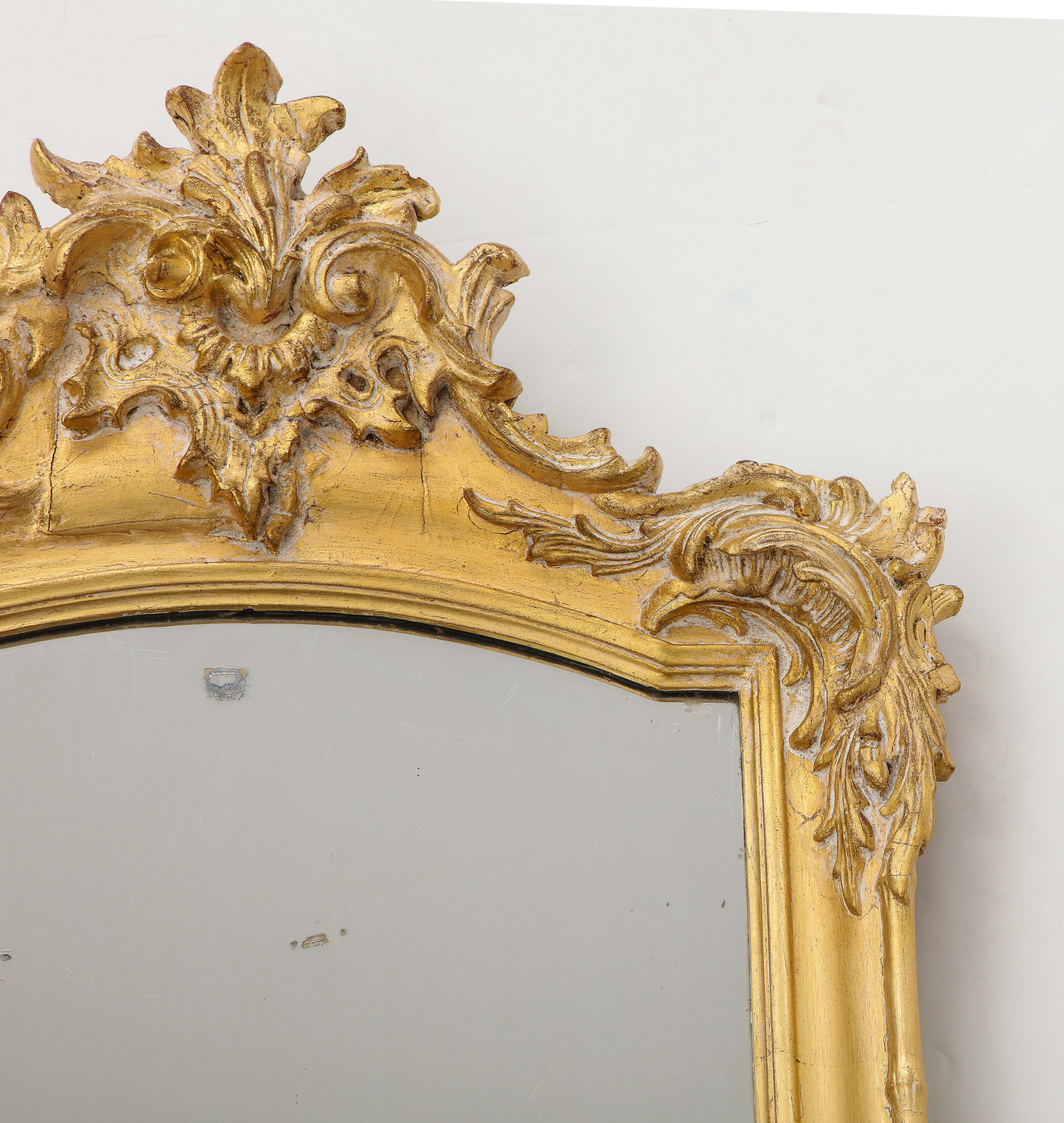Französischer geschnitzter vergoldeter Spiegel aus dem 19. Jahrhundert (Vergoldetes Holz) im Angebot