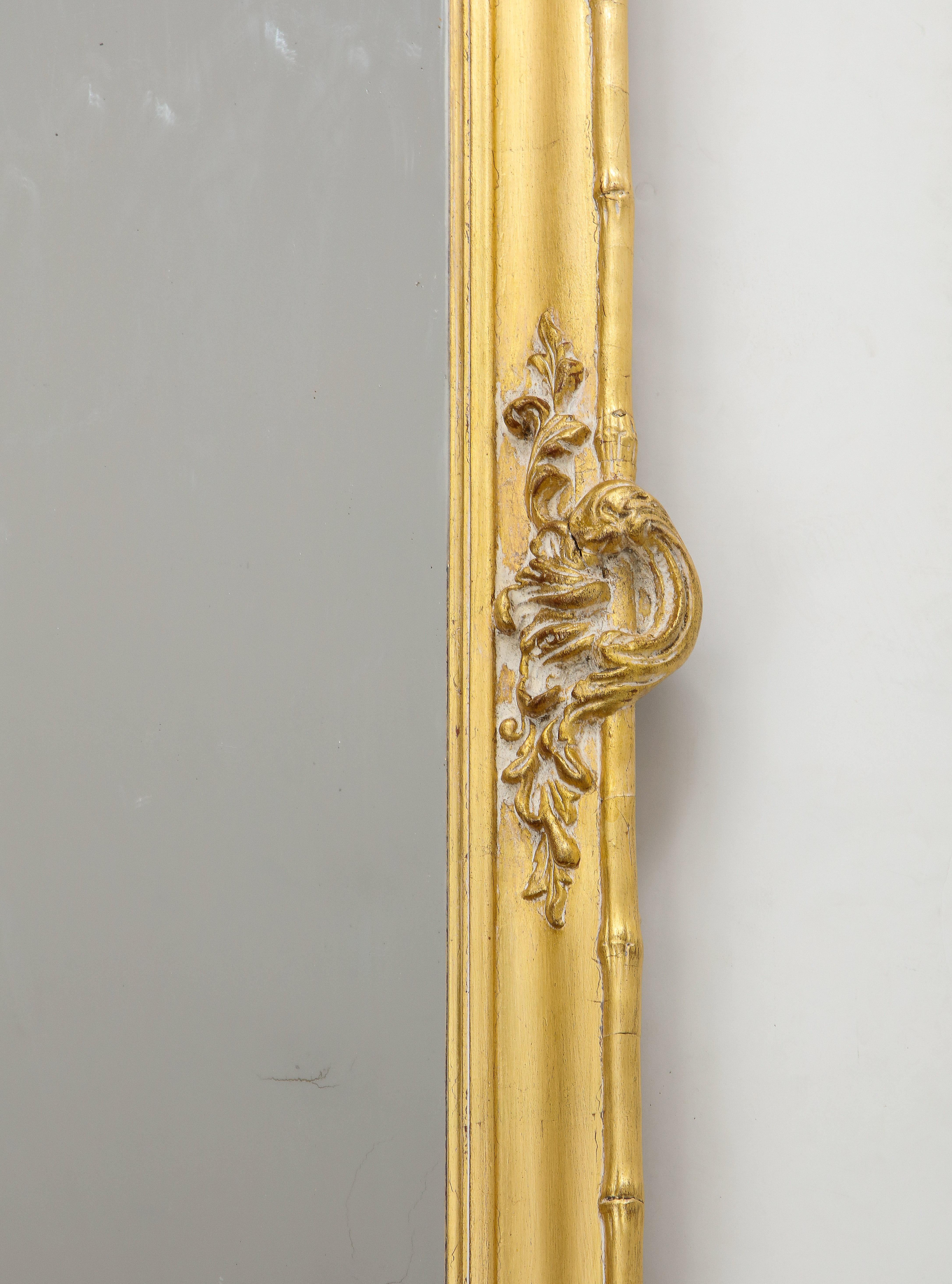 Französischer geschnitzter vergoldeter Spiegel aus dem 19. Jahrhundert im Angebot 2