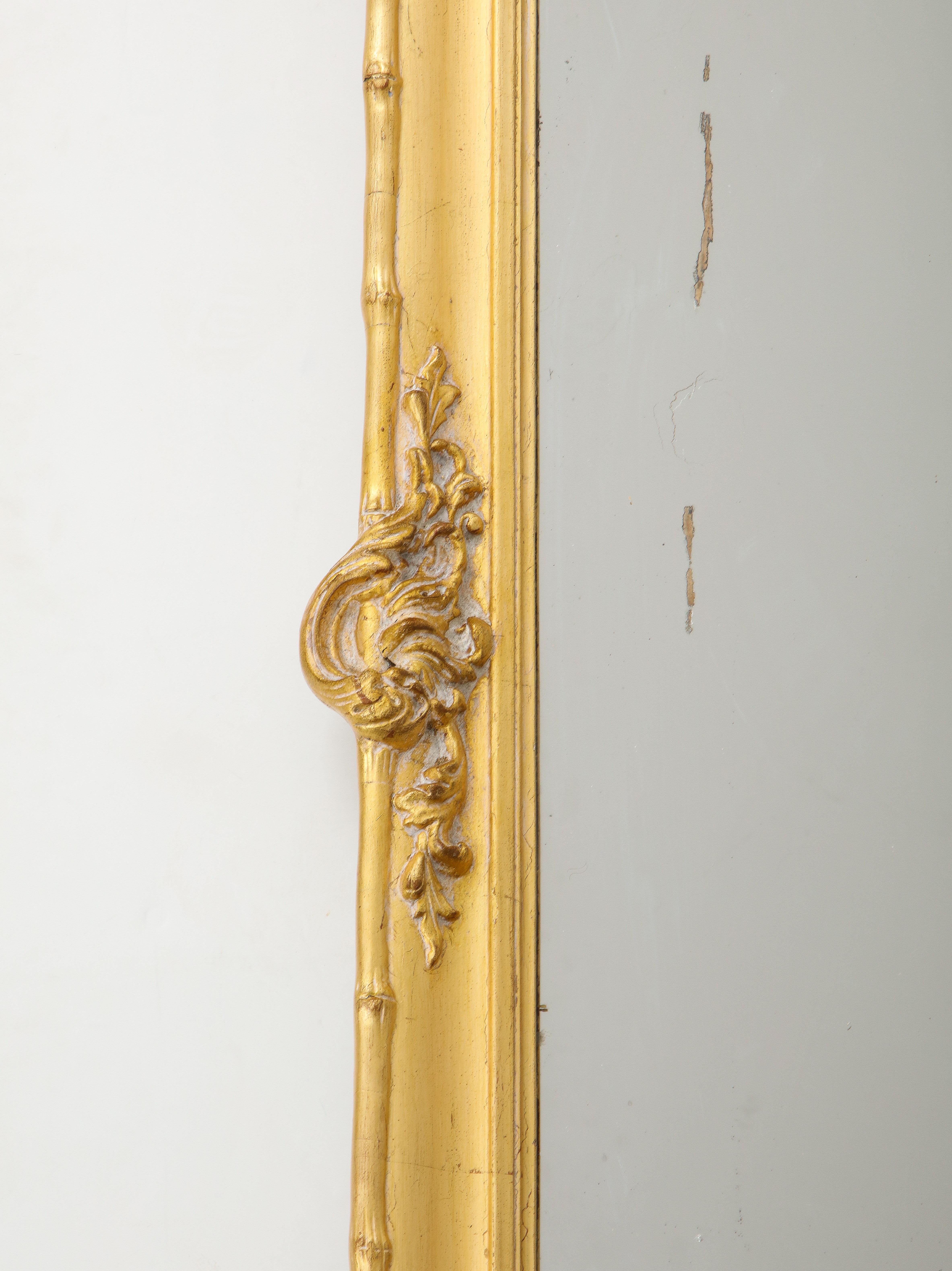 Französischer geschnitzter vergoldeter Spiegel aus dem 19. Jahrhundert im Angebot 3