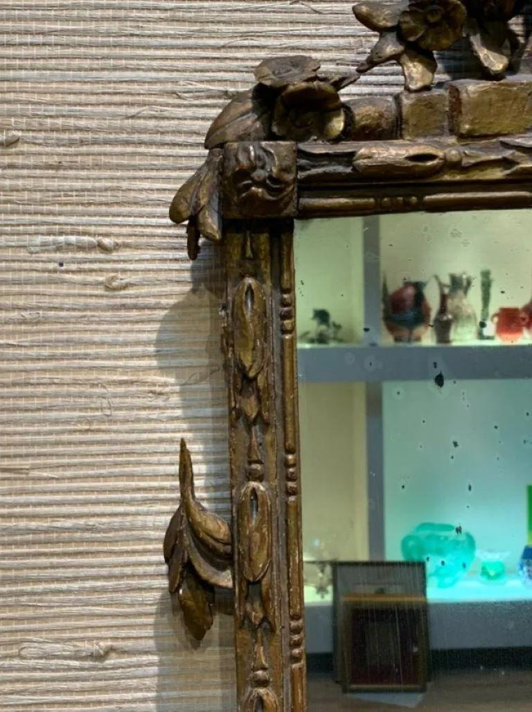 Verre églomisé Miroir en bois doré sculpté français du 19ème siècle avec décor en verrre églomisé en vente
