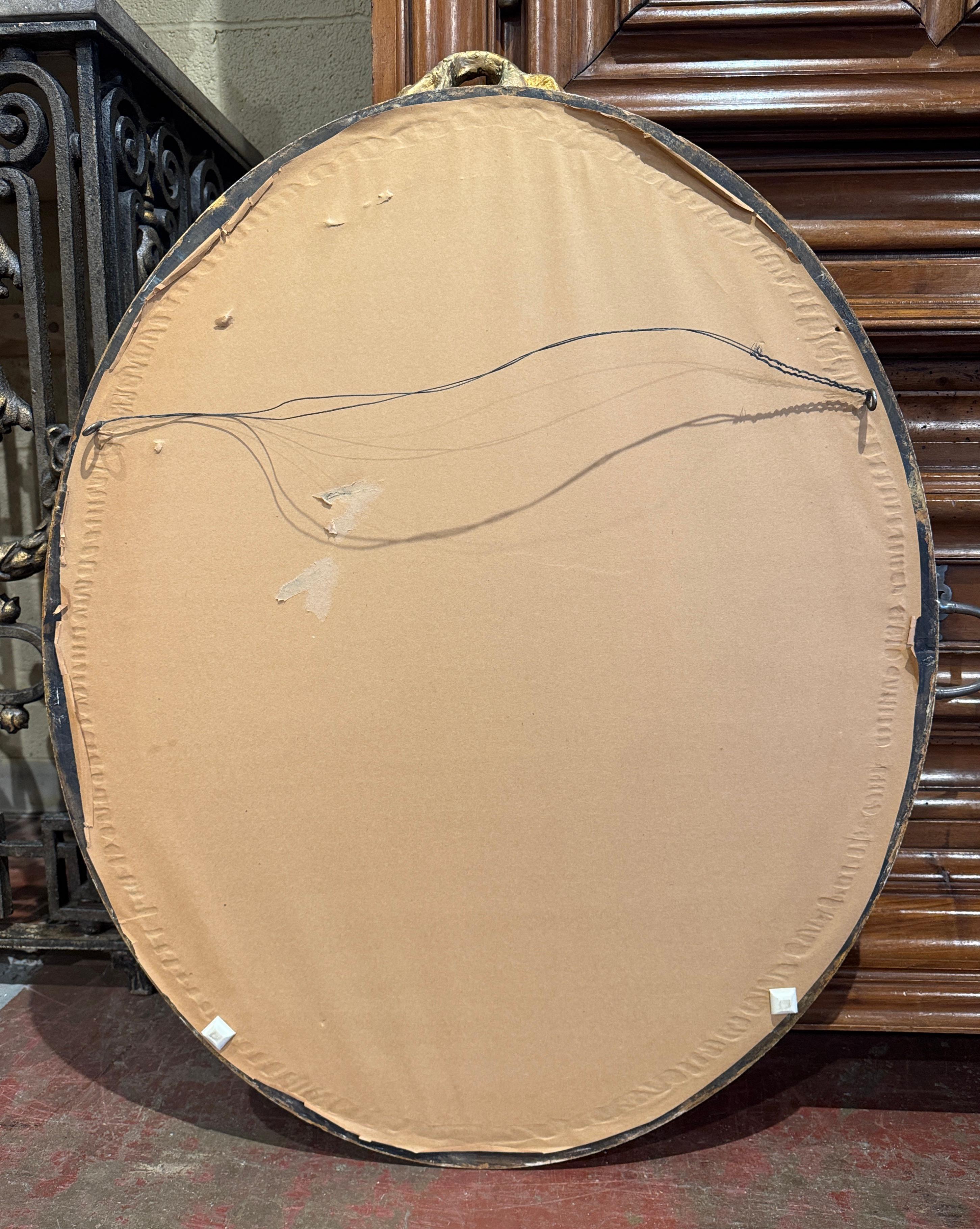 Specchio da parete ovale in legno dorato intagliato del XIX secolo con arco a nastro Luigi XVI in vendita 1