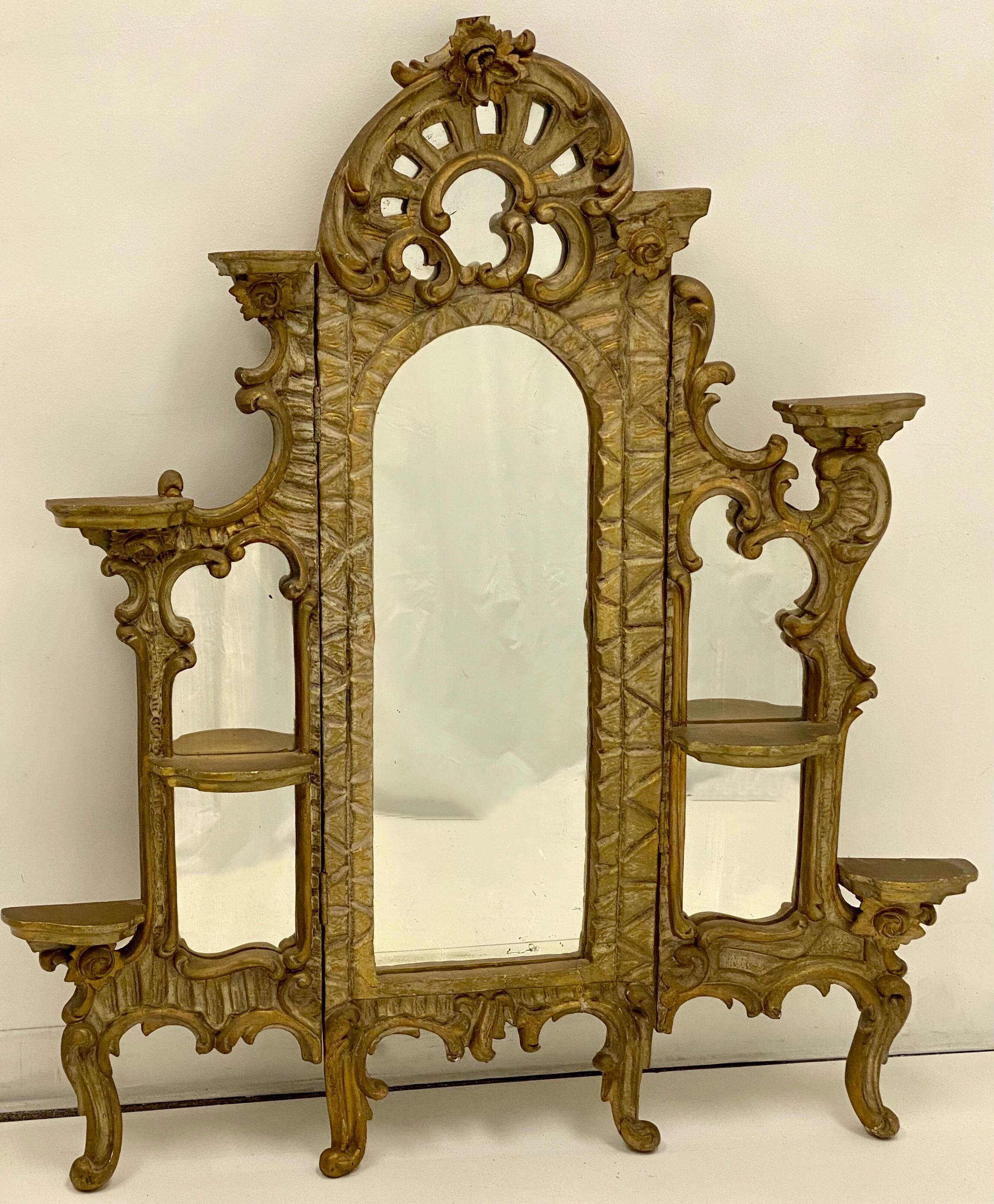 Louis XIV Miroir en forme de triptyque en bois doré sculpté français du 19ème siècle en vente