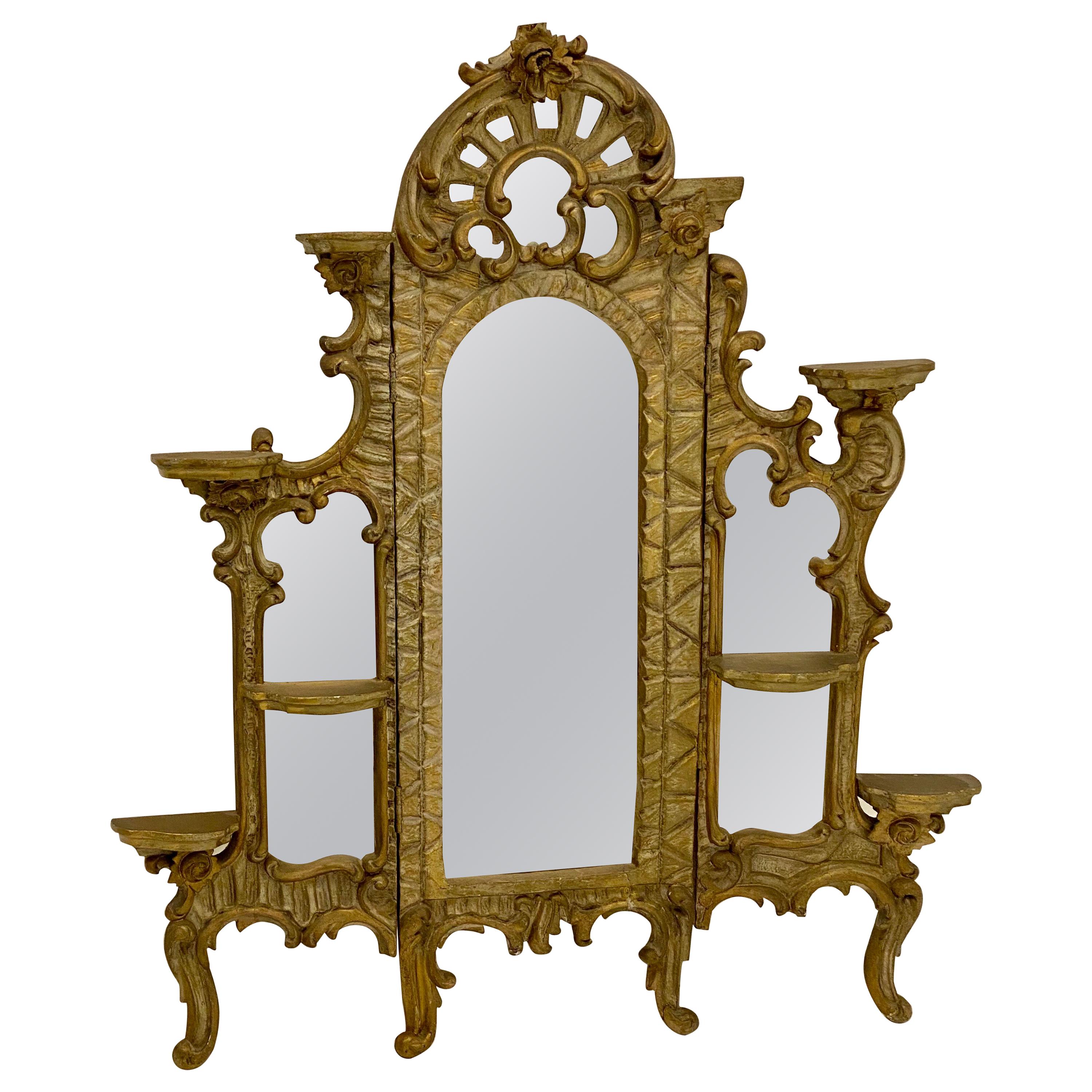 Miroir en forme de triptyque en bois doré sculpté français du 19ème siècle en vente