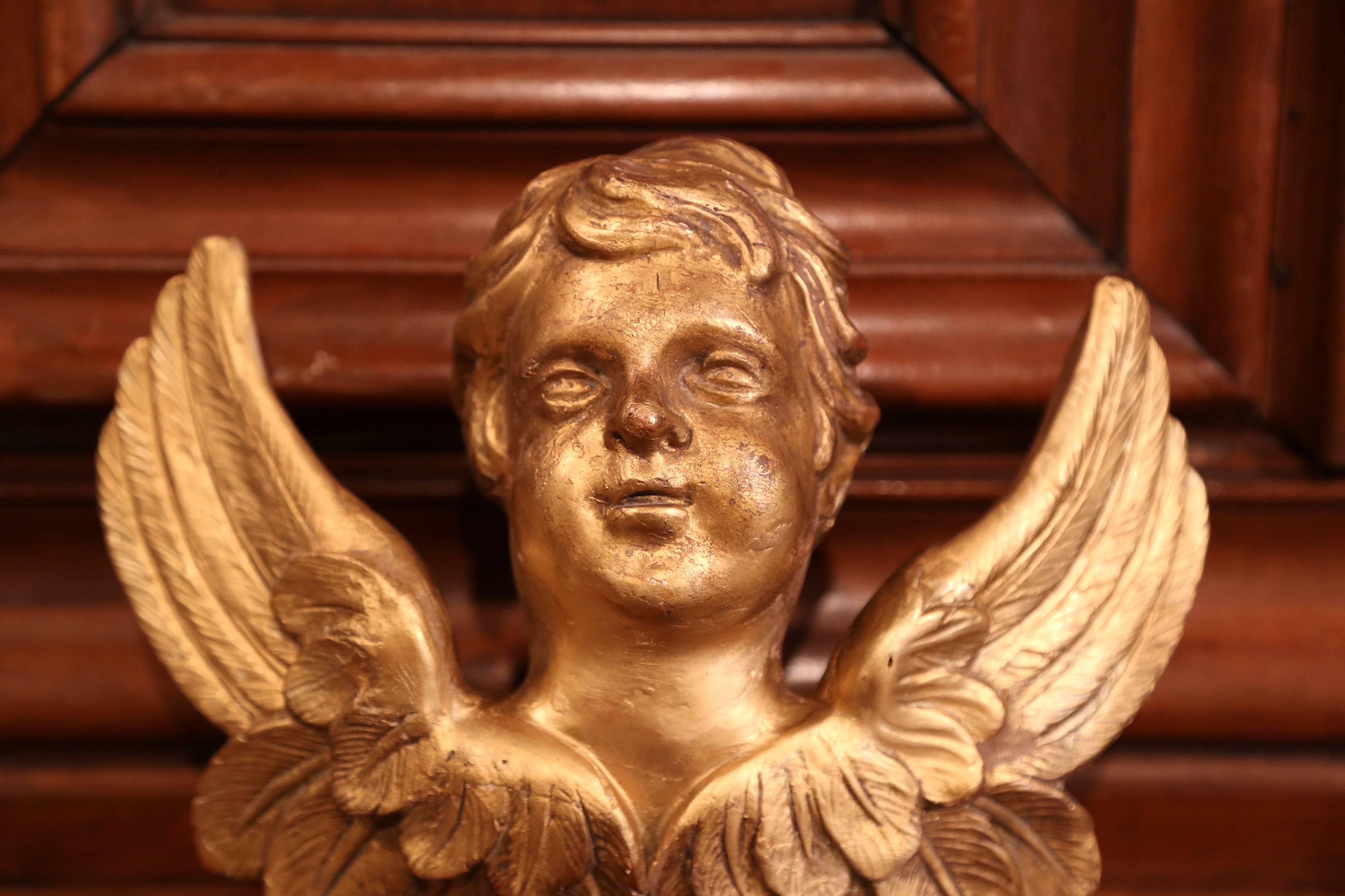 This elegant antique sculpture was crafted in France circa 1860; the wall hanging sculpture features a hand carved cherub face with wings. The piece is in excellent condition with the original patinated gilt finish.
Measure: 11