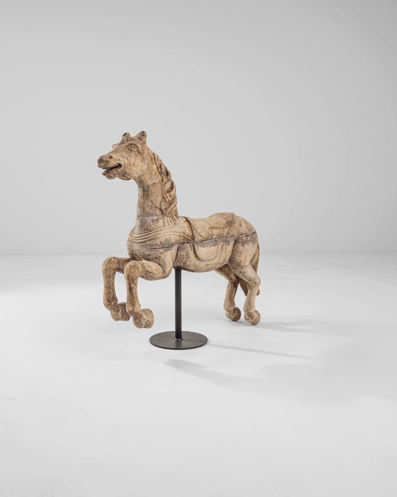 Country Cheval sculpté français du 19ème siècle sur socle en métal en vente