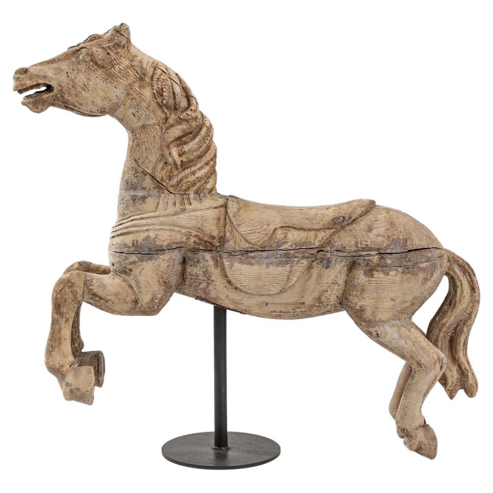 Cheval sculpté français du 19ème siècle sur socle en métal en vente