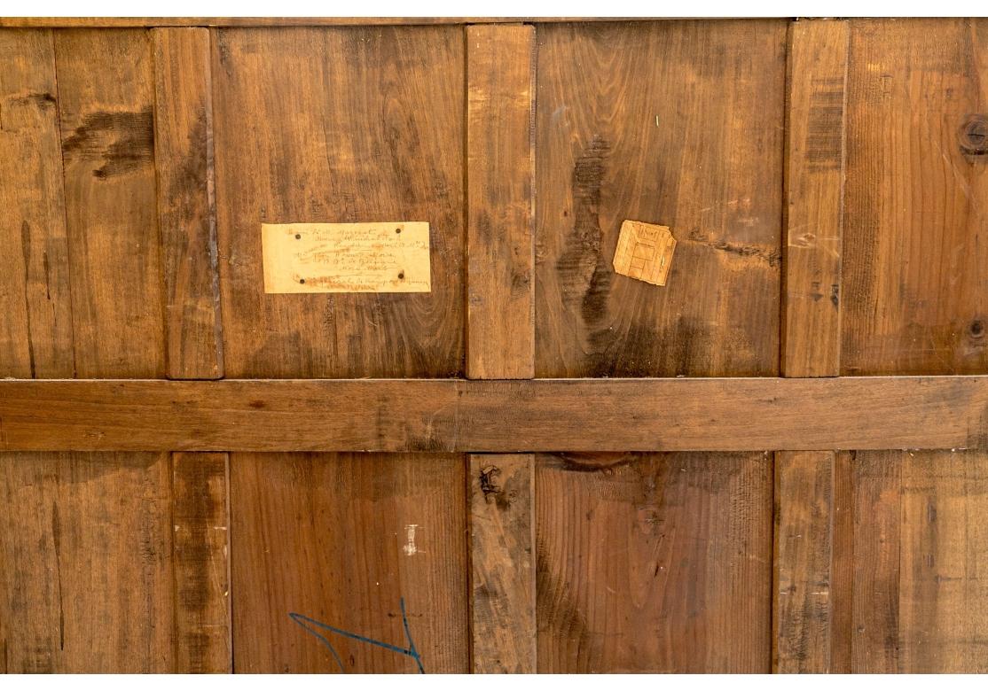 Lit français du 19e siècle sculpté, fermé comme une armoire sur un stand en vente 12