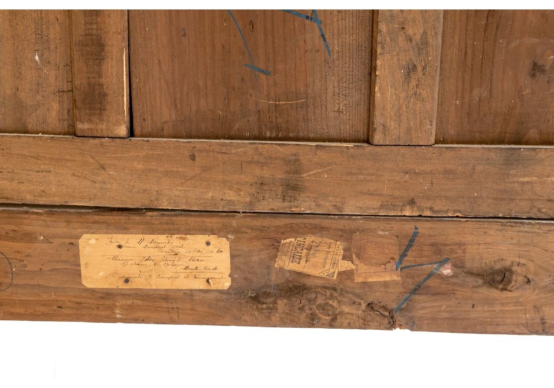 Provincial français Lit français du 19e siècle sculpté, fermé comme une armoire sur un stand en vente
