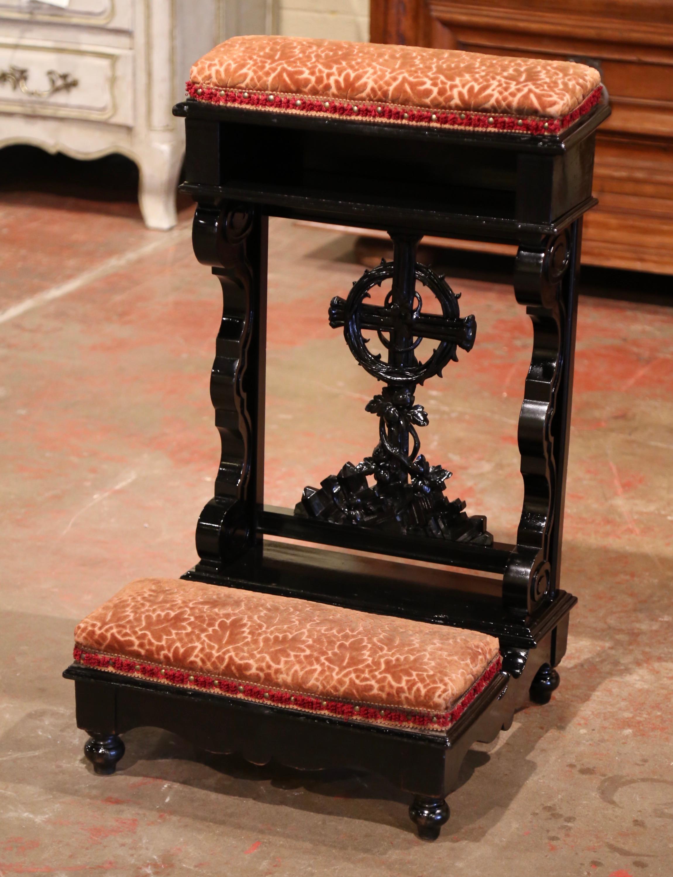 Crafted in France circa 1880, and probably coming from a private chapel, the religious prayer kneeler stands on small turned feet over a scalloped apron, and features an intricate hand carved front decorated with a large cross standing inside a