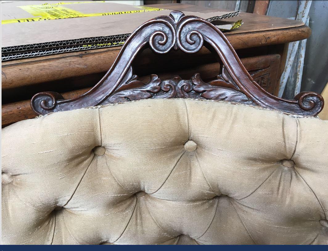 19th Century French Carved Mahogany Wood Capitonné Sofa, 1890s For Sale 2