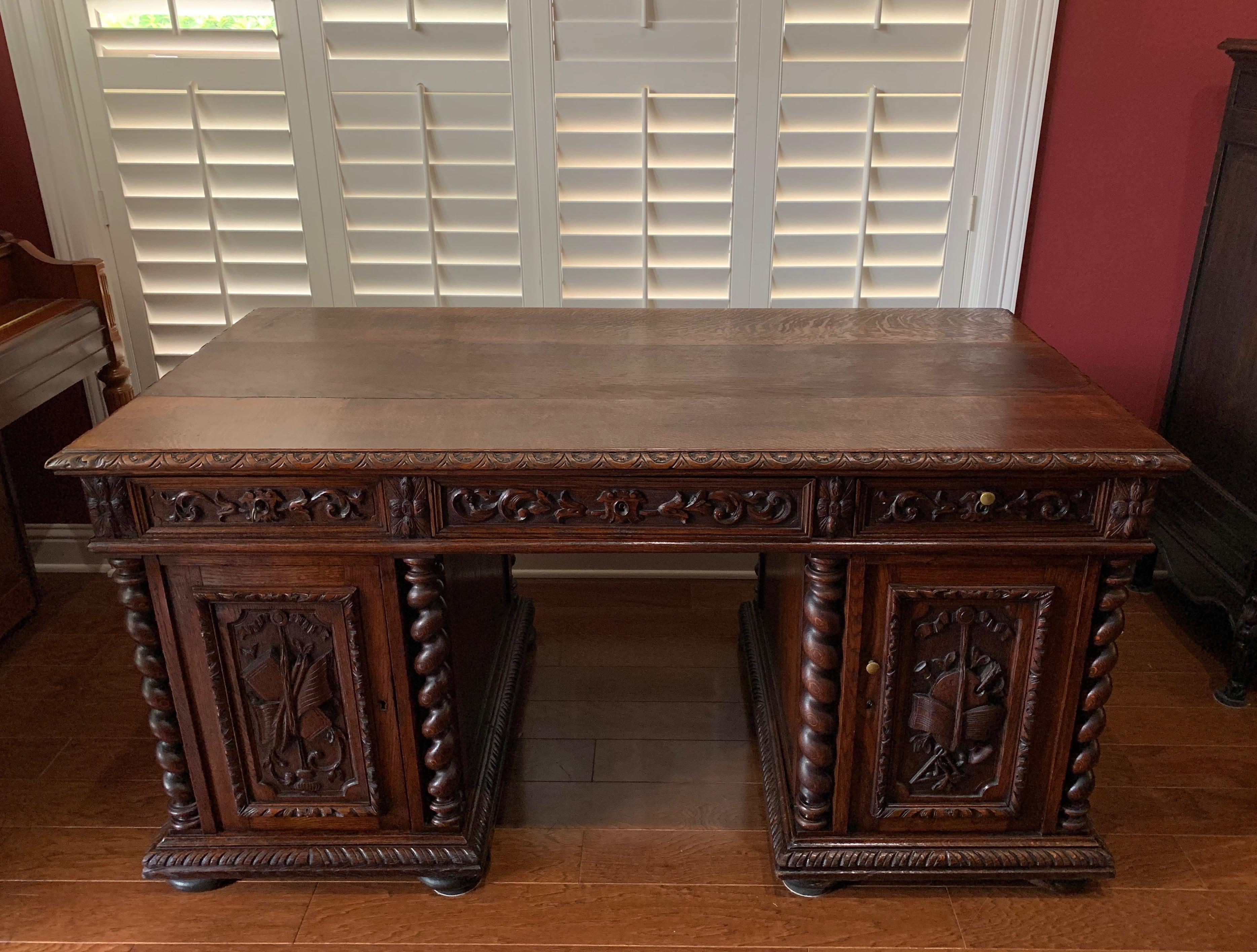 19th Century French Carved Oak Barley Twist Partners Office Desk Renaissance In Good Condition In Shreveport, LA