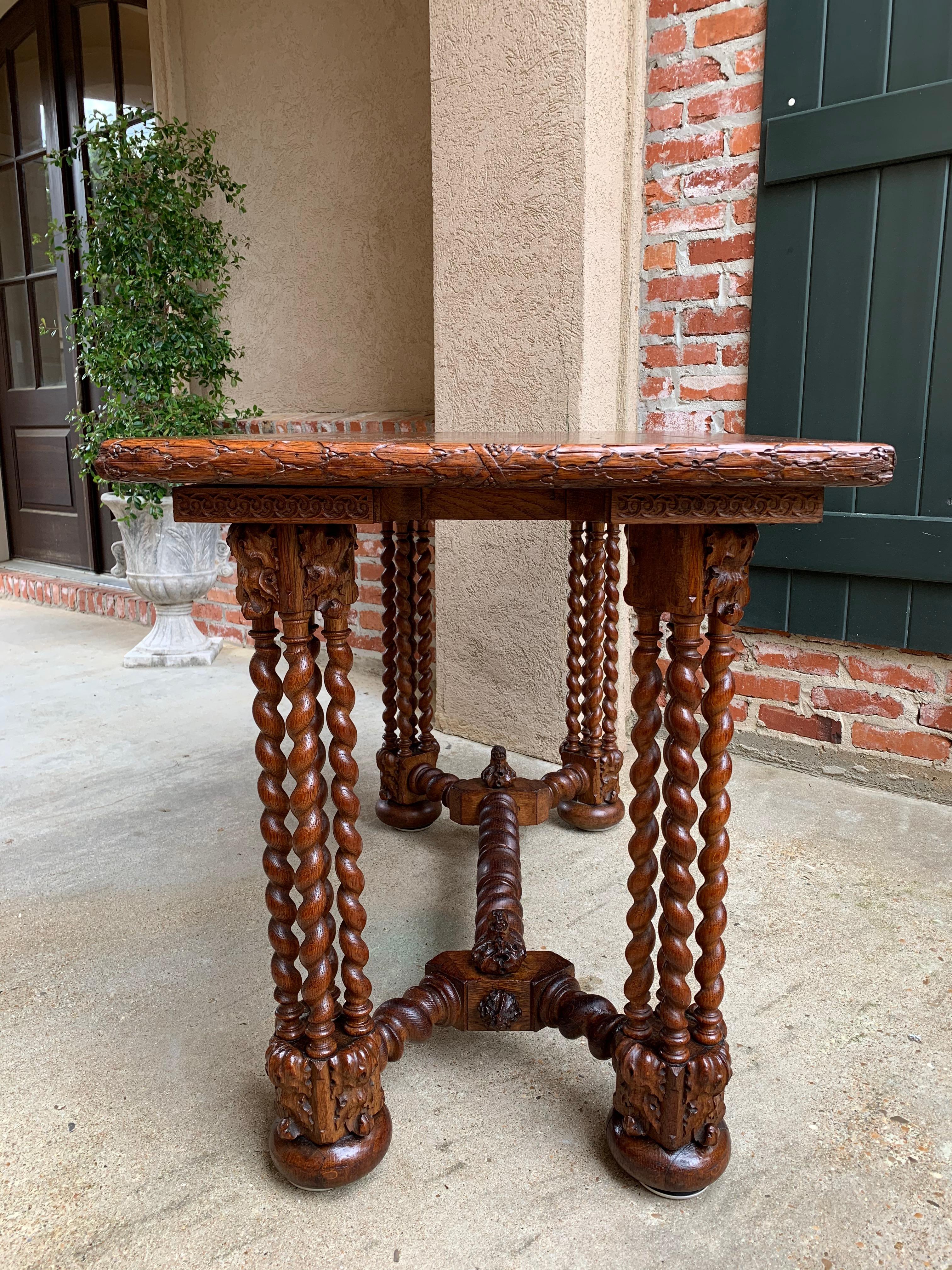 Chêne Table de canapé Barley Twist en chêne sculpté français de la Renaissance corinthienne du 19ème siècle en vente