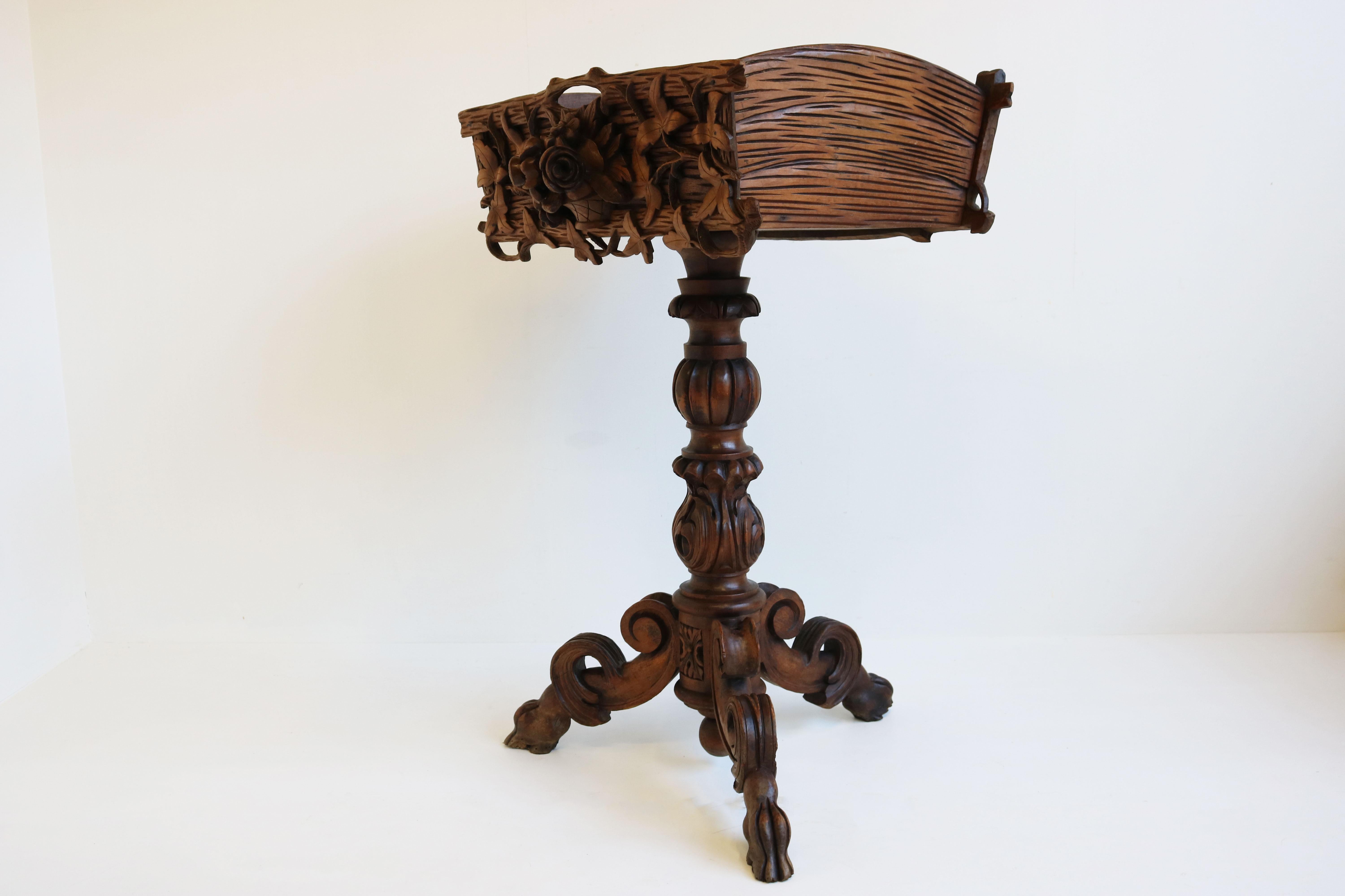 19th Century French Carved Oak Black Forest Plant Stand Jardinière Flower Box For Sale 4